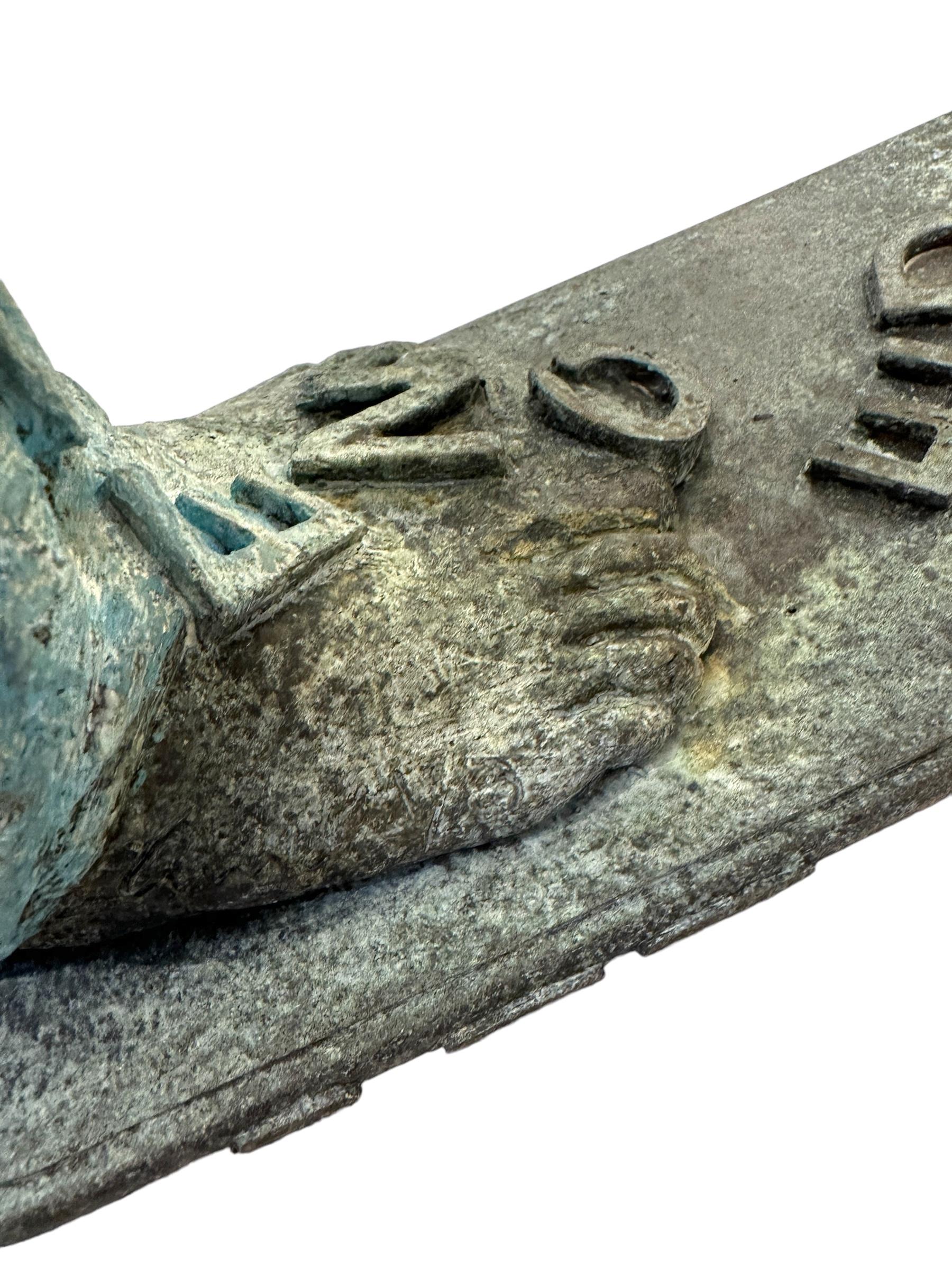 Influenza - Figura di bronzo a petto nudo che indossa jeans, patina di Verdigris 6