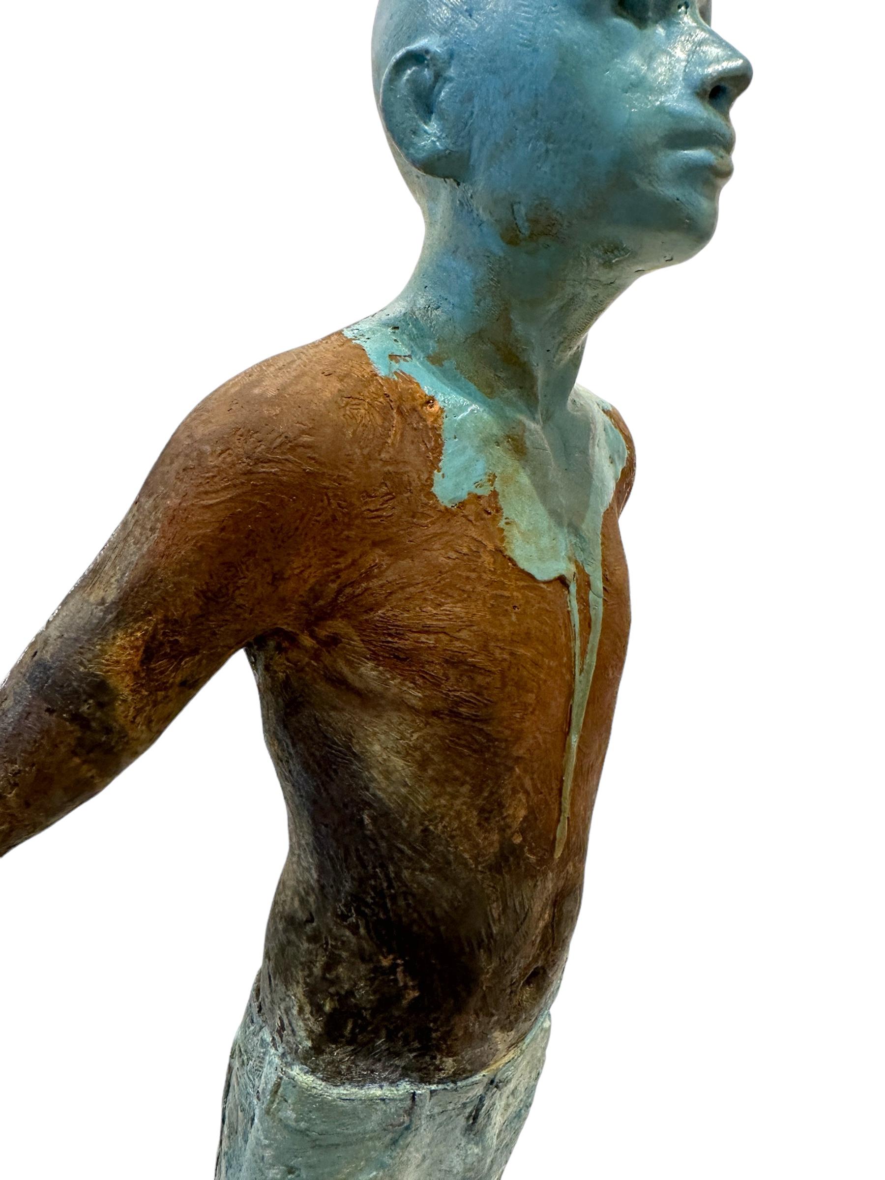 Influenza - Figura di bronzo a petto nudo che indossa jeans, patina di Verdigris 7