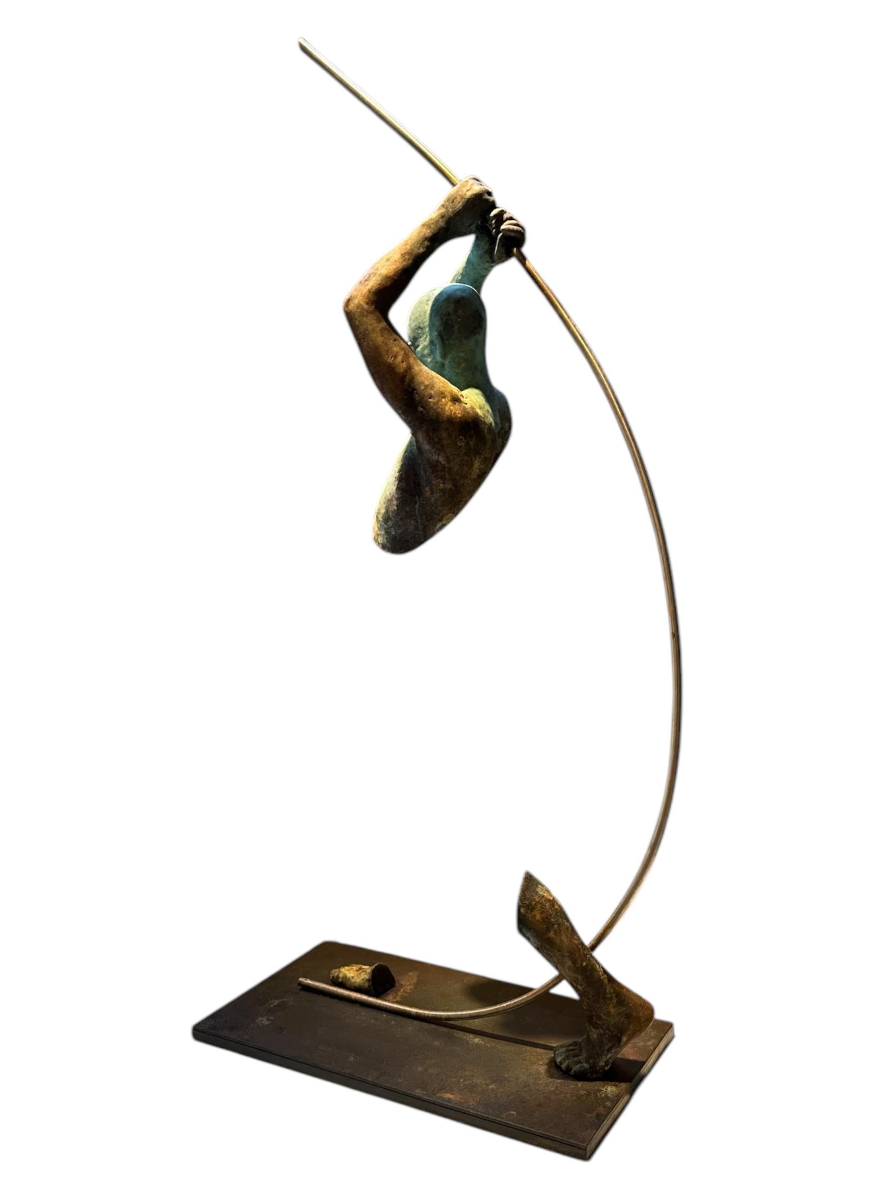 Kendo I - Figura in bronzo sospesa da un arco in acciaio inossidabile in vendita 4