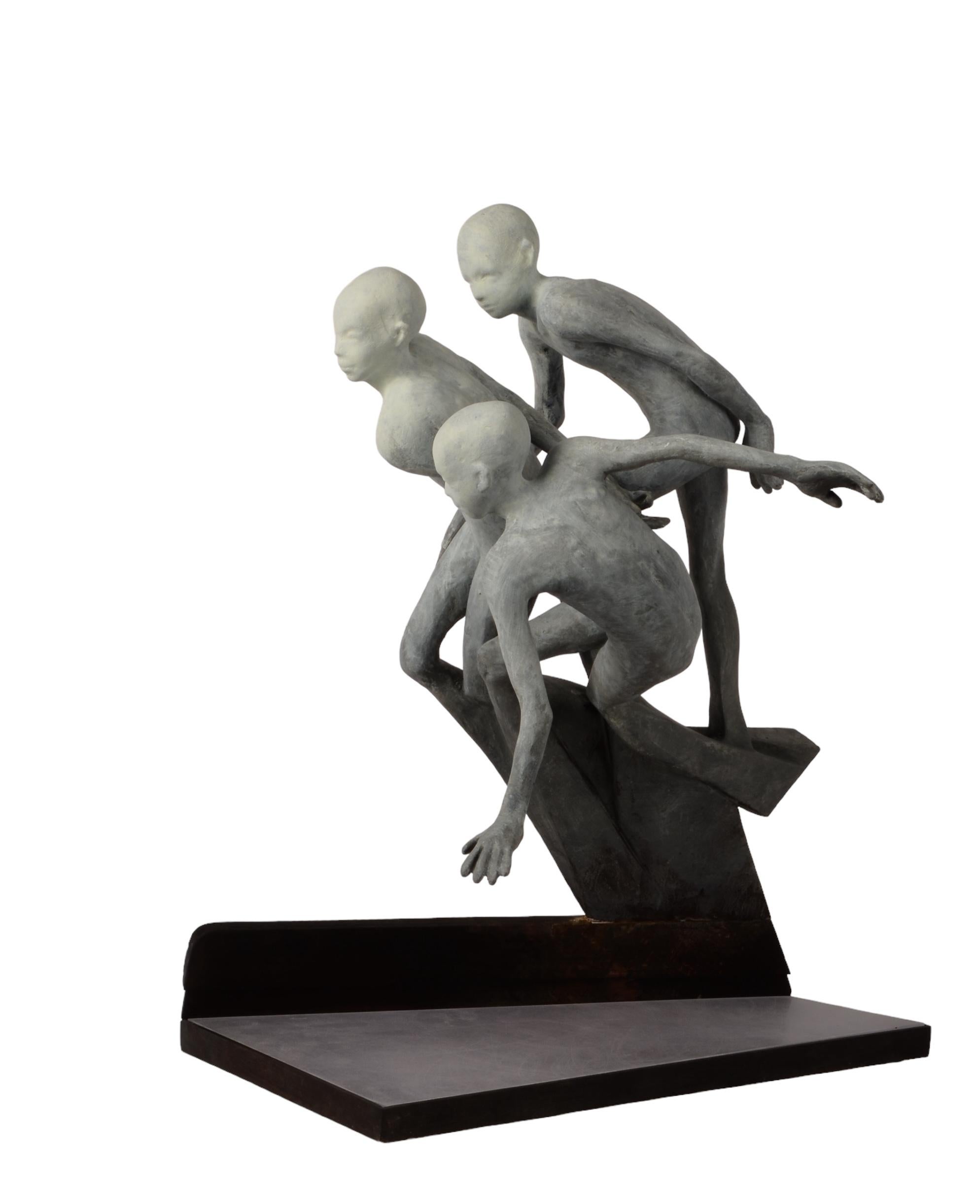 Race - Figures en bronze prêtes à commencer une course, patine grise, base en acier - Sculpture de Jesus Curia Perez