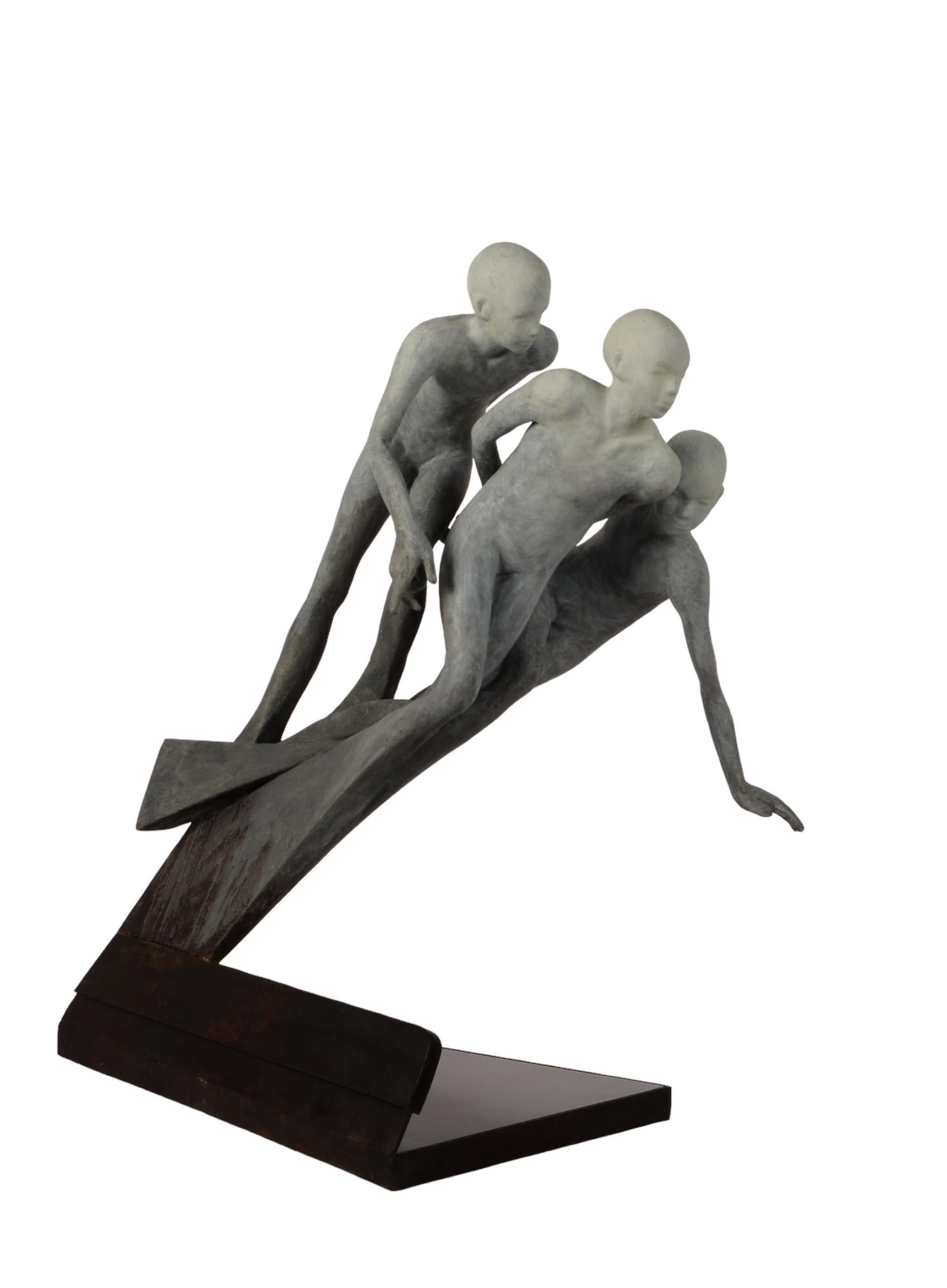 Race - Figures en bronze prêtes à commencer une course, patine grise, base en acier en vente 3