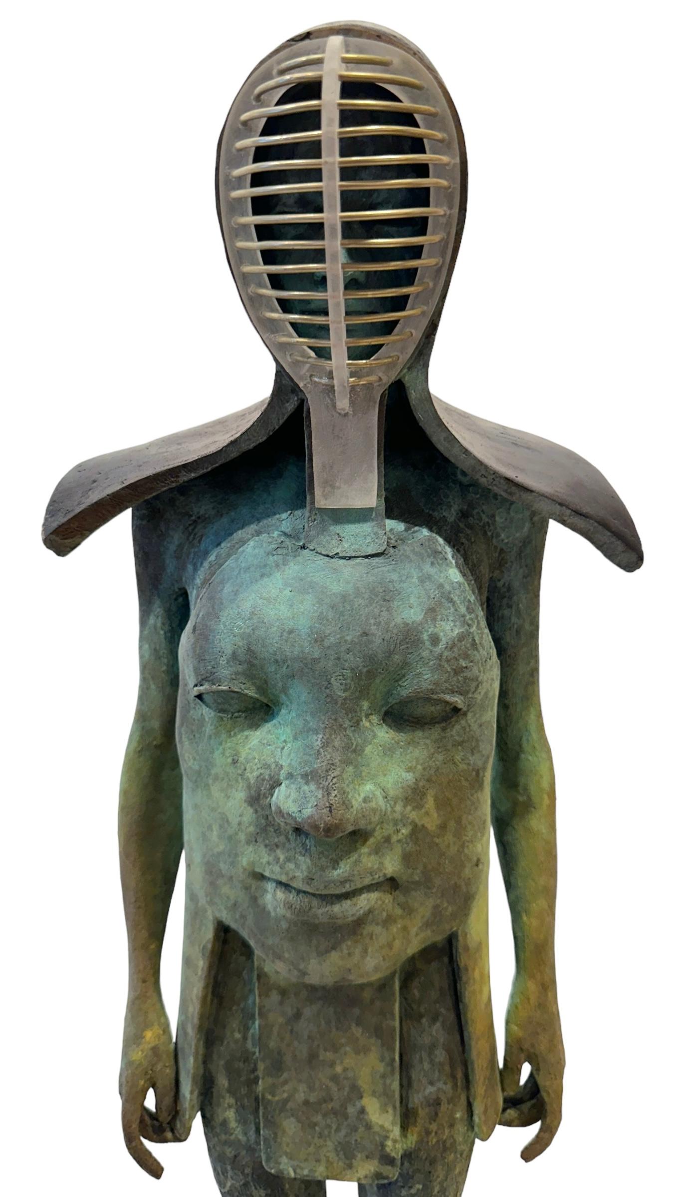 Samurai - Figura de bronce con casco , pátina verdigris, base de acero - Sculpture Contemporáneo de Jesus Curia Perez