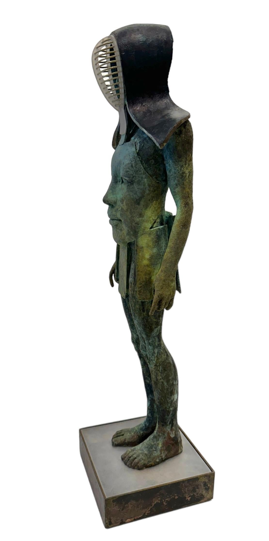 Samurai - Figura de bronce con casco , pátina verdigris, base de acero - Abstract Sculpture Oro de Jesus Curia Perez