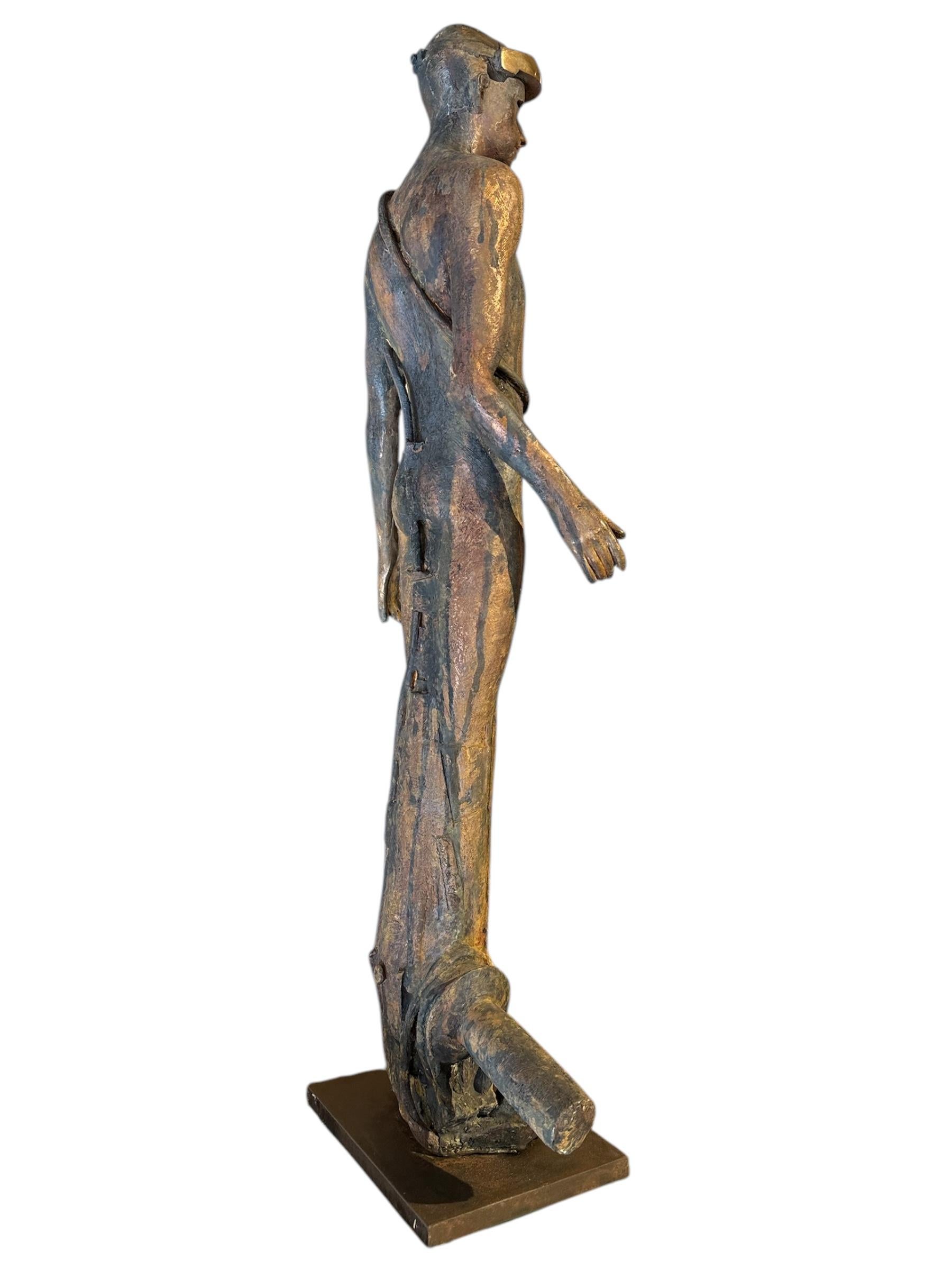 Serie Olimpo Vulcano
Bronze, 2/8
30h x 14w x 8.75d in
76.20h x 35.56w x 22.23d cm
Hrsg. 2
JCP072

Die Skulpturen von Jesús Curiá wecken mehr als nur ästhetisches Vergnügen. Man kann sein Werk rational analysieren und die Qualität der Texturen und
