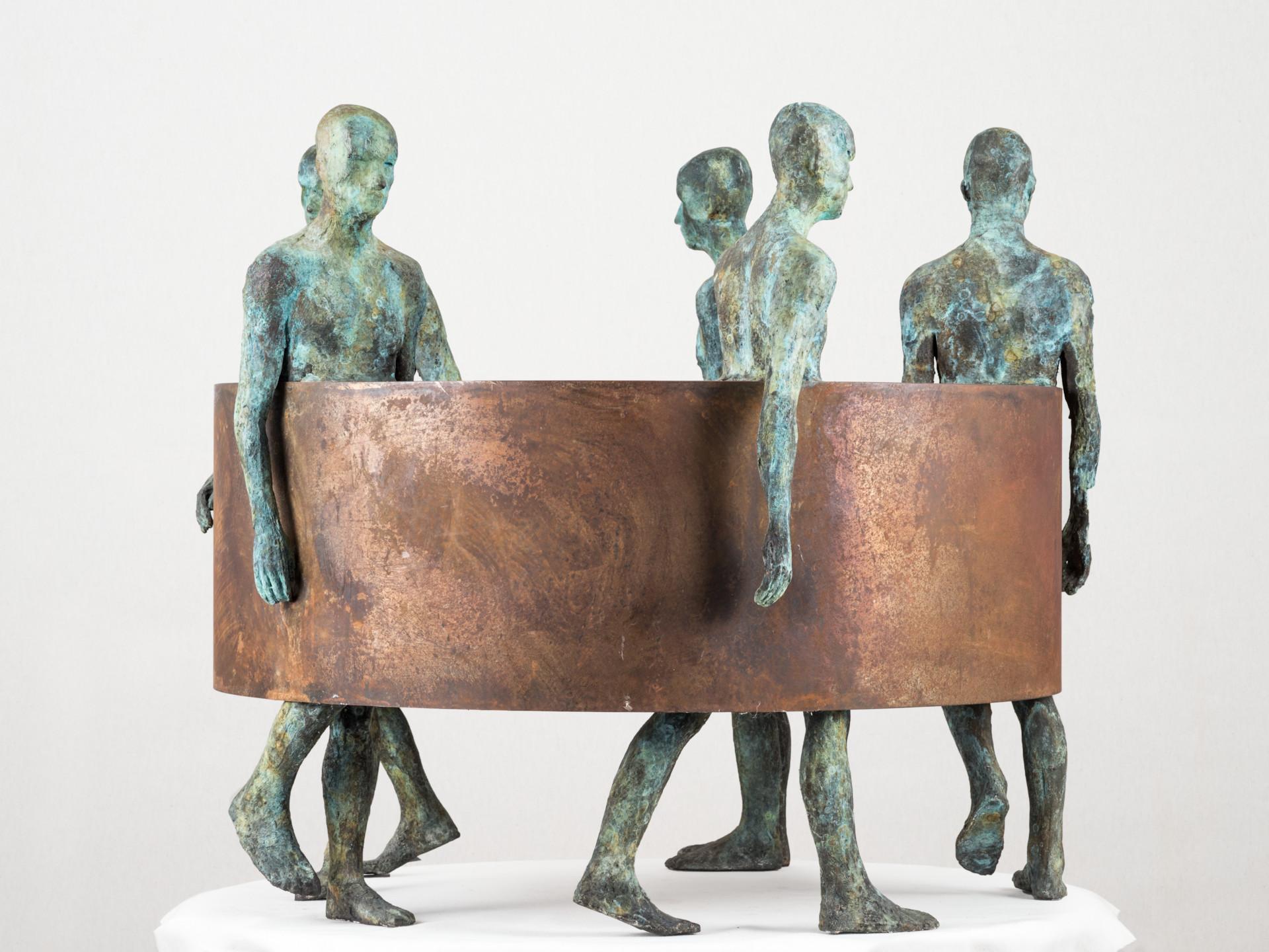 Sin Fin III, 2012, Jesus Curiá, Figurative Art, Bronze Sculpture, Green, brown - Gold Figurative Sculpture by Jesus Curia Perez