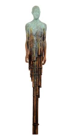 Röhren II – Wandskulptur aus Bronze mit menschlicher Form und üppiger Patina