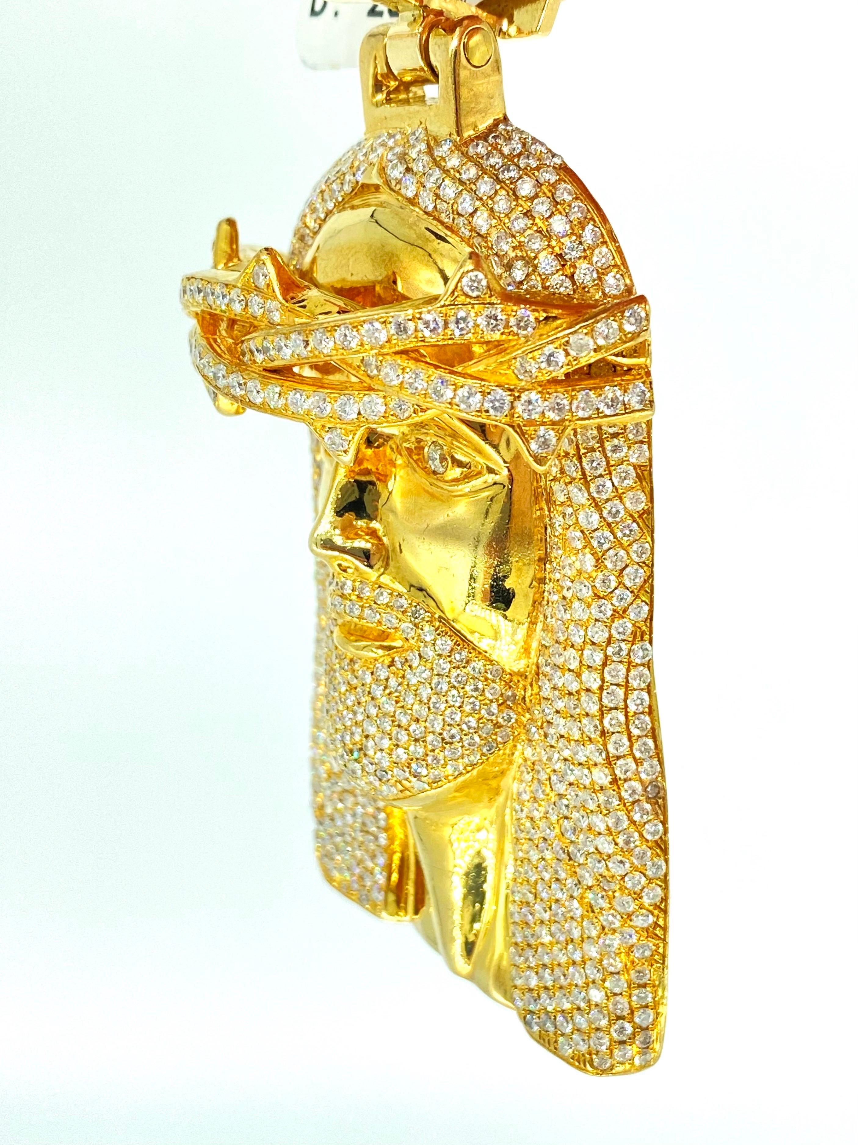 Taille ronde Pendentif en or massif de 23,80 carats serti d'un grand diamant en forme de visage de Jésus en vente