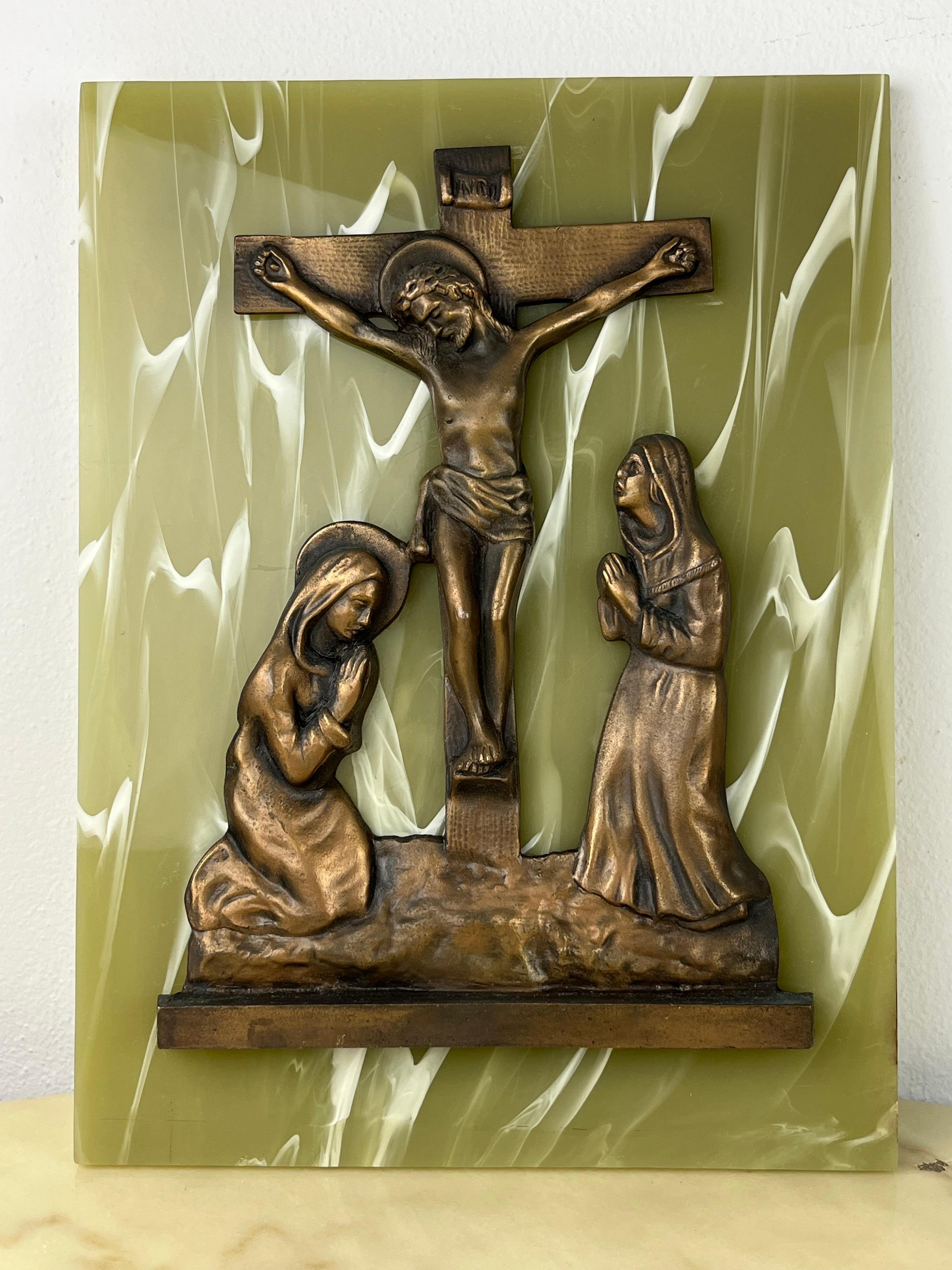 Jesus am Kreuz, Bronze auf Plexiglas, Italien, 1970er Jahre  im Angebot