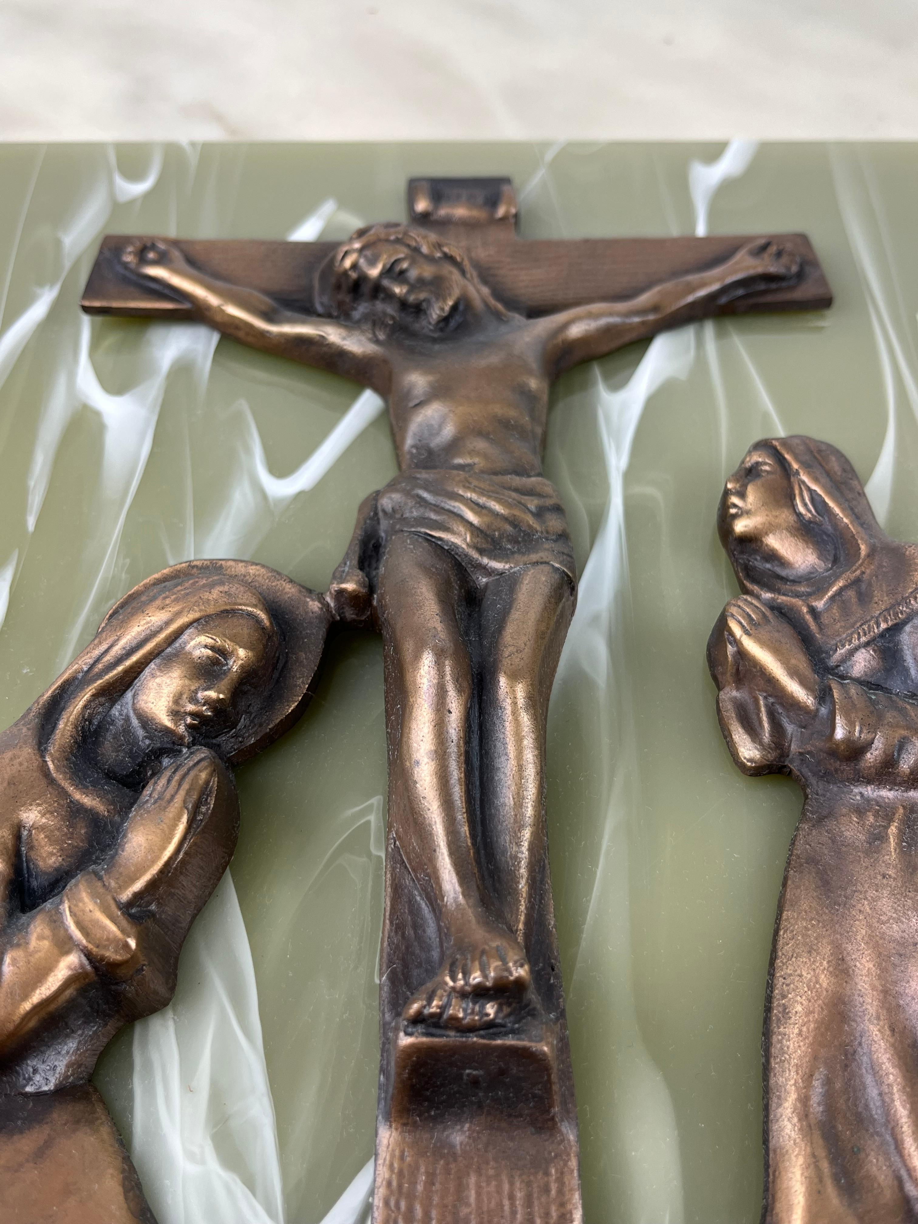 Jesus am Kreuz, Bronze auf Plexiglas, Italien, 1970er Jahre  im Zustand „Gut“ im Angebot in Palermo, IT