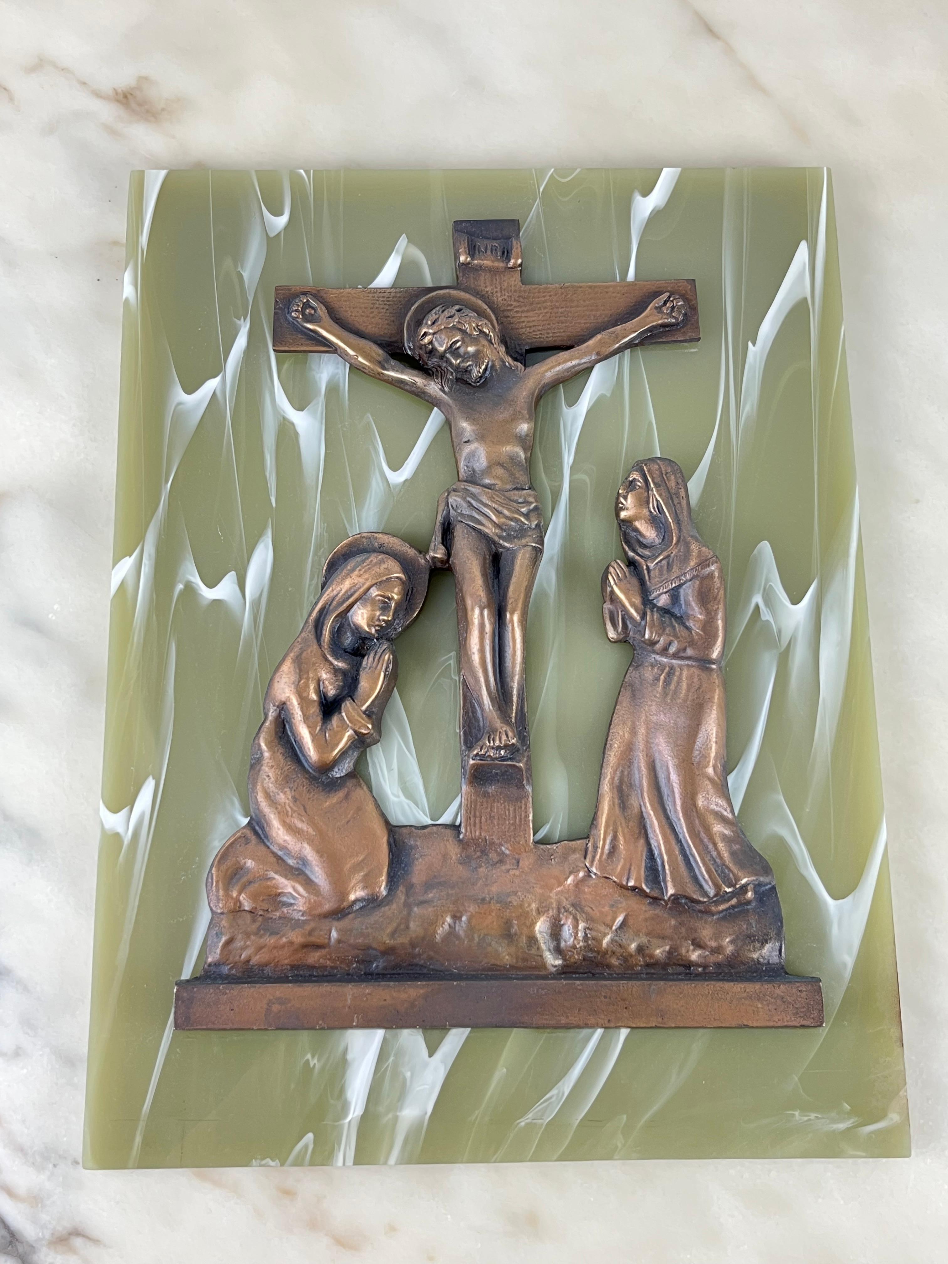 Jesus am Kreuz, Bronze auf Plexiglas, Italien, 1970er Jahre  im Angebot 3