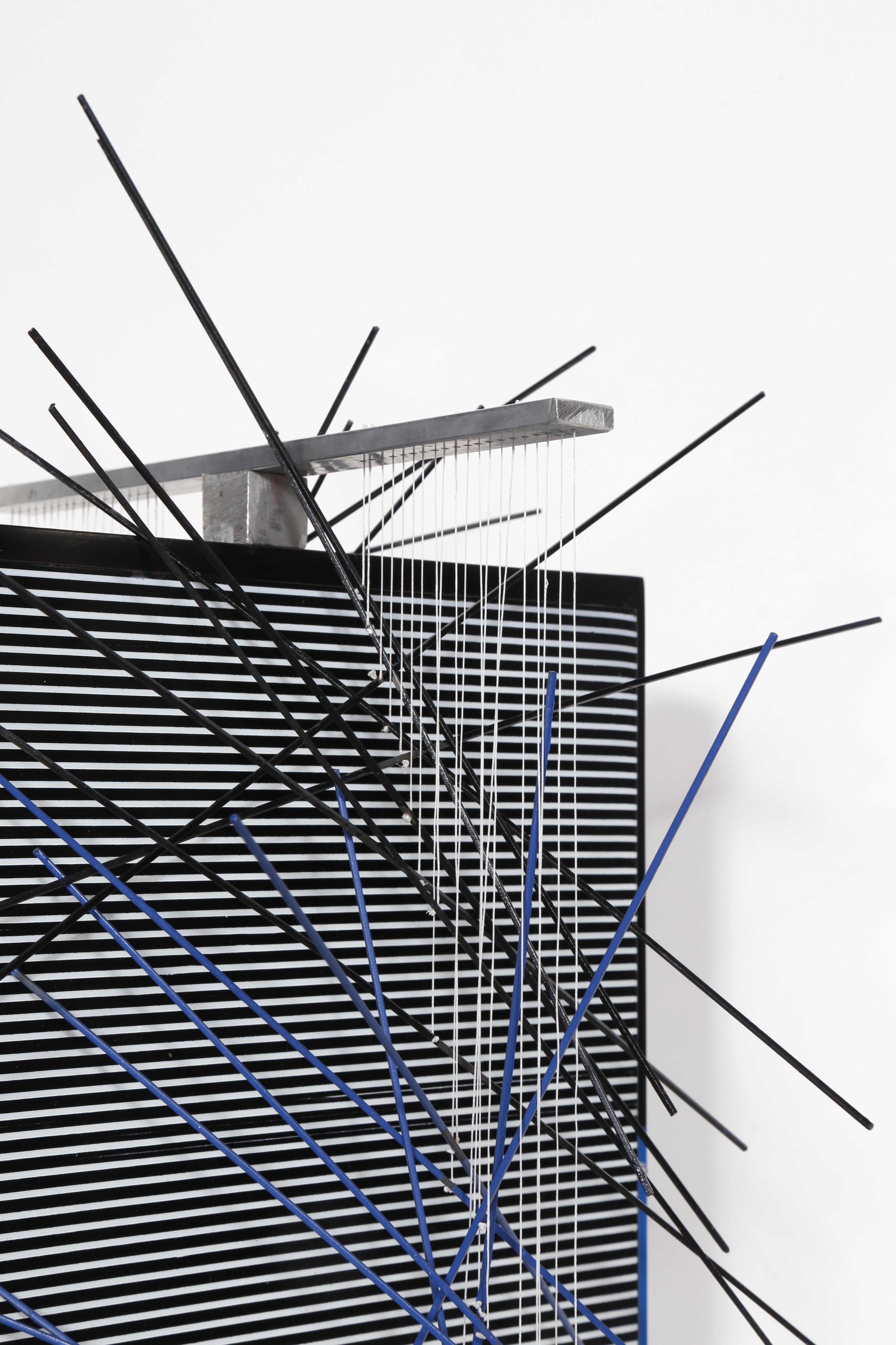 Biface, Mixed Media Kinetische Op-Art-Skulptur von Jesus Rafael Soto im Angebot 3