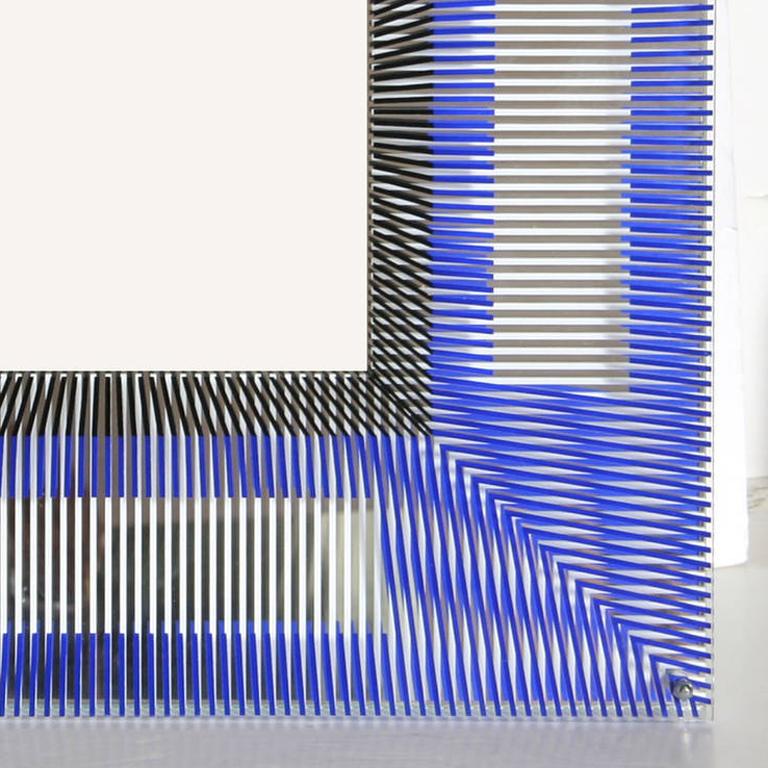 Spiegelbild des Künstlers (Violett), Abstract Sculpture, von Jesús Rafael Soto 