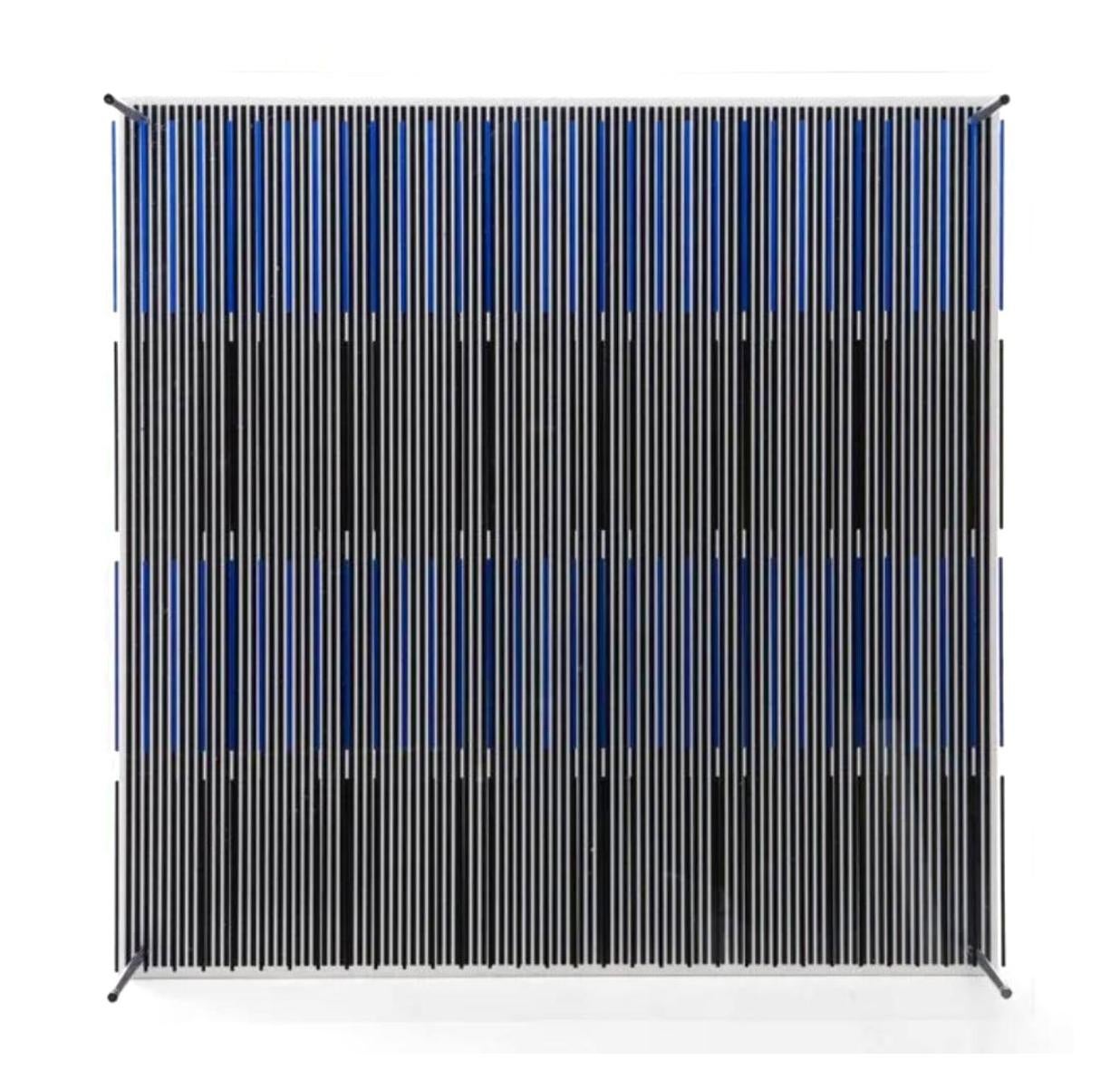 TES AZULES Y NEGRAS (3D WALL SCULPTURE) - Black Abstract Sculpture by Jesús Rafael Soto 