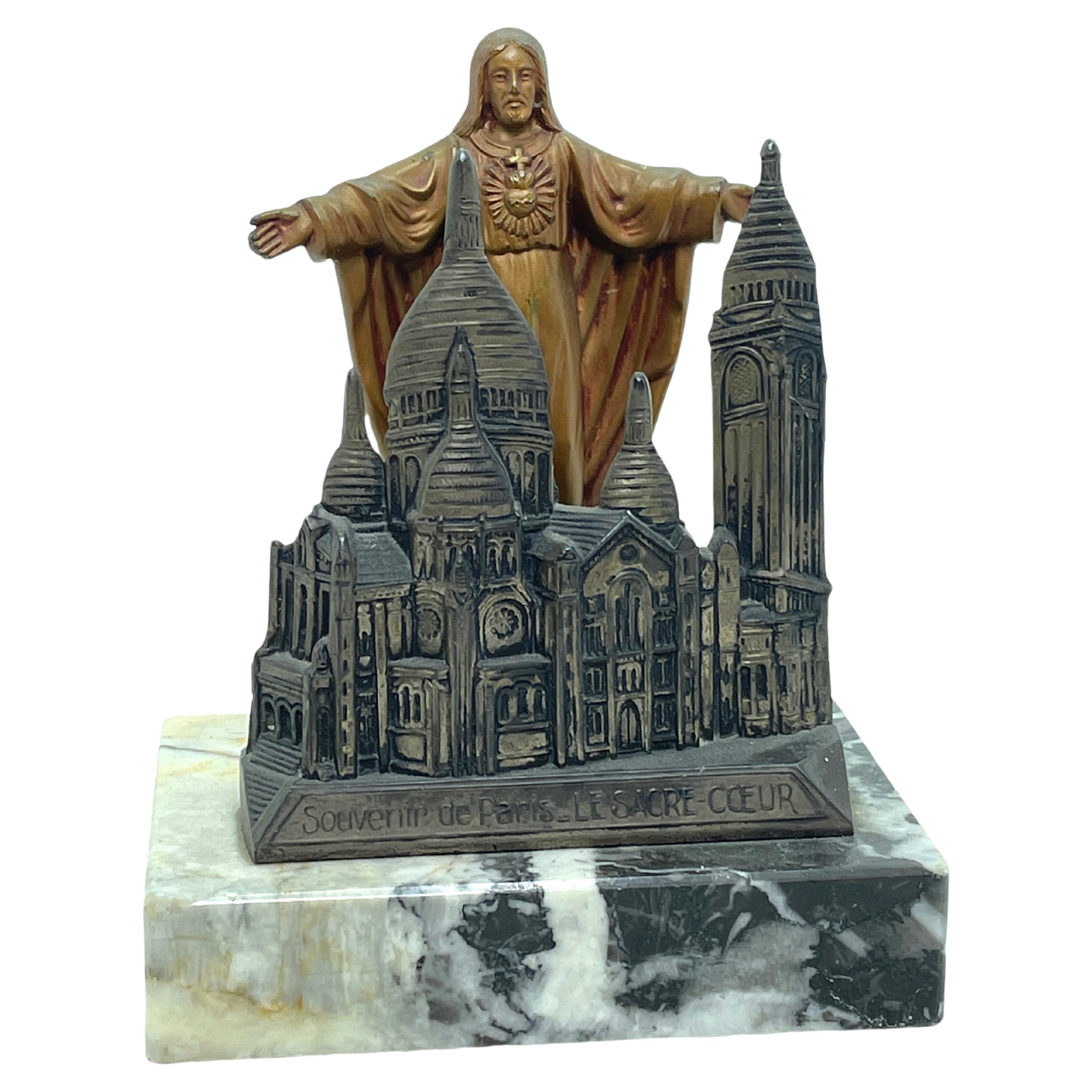 Estatua de Jesús en la Basílica del Sacré-cœur Estatua de escritorio pisapapeles de recuerdo del edificio