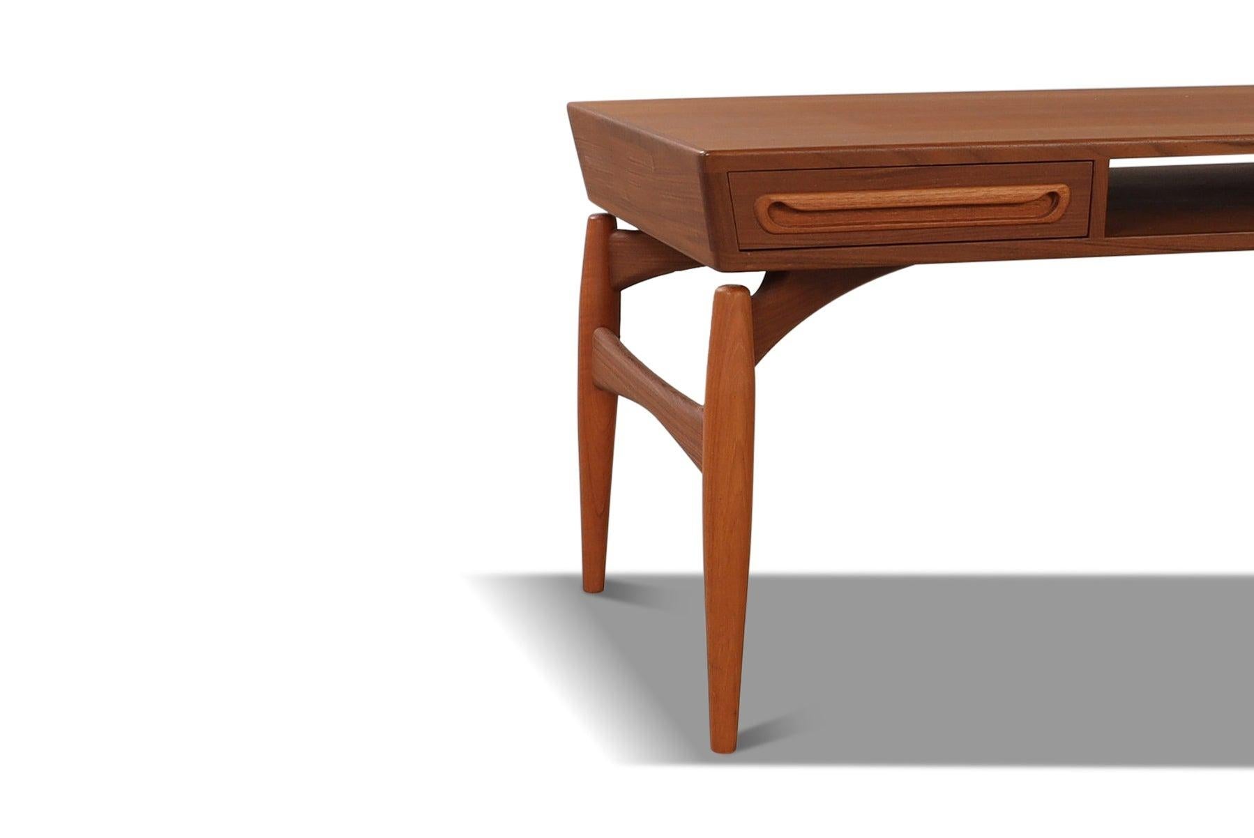 Table basse flottante en teck de l'ère du jet par Johannes Andersen Bon état - En vente à Berkeley, CA