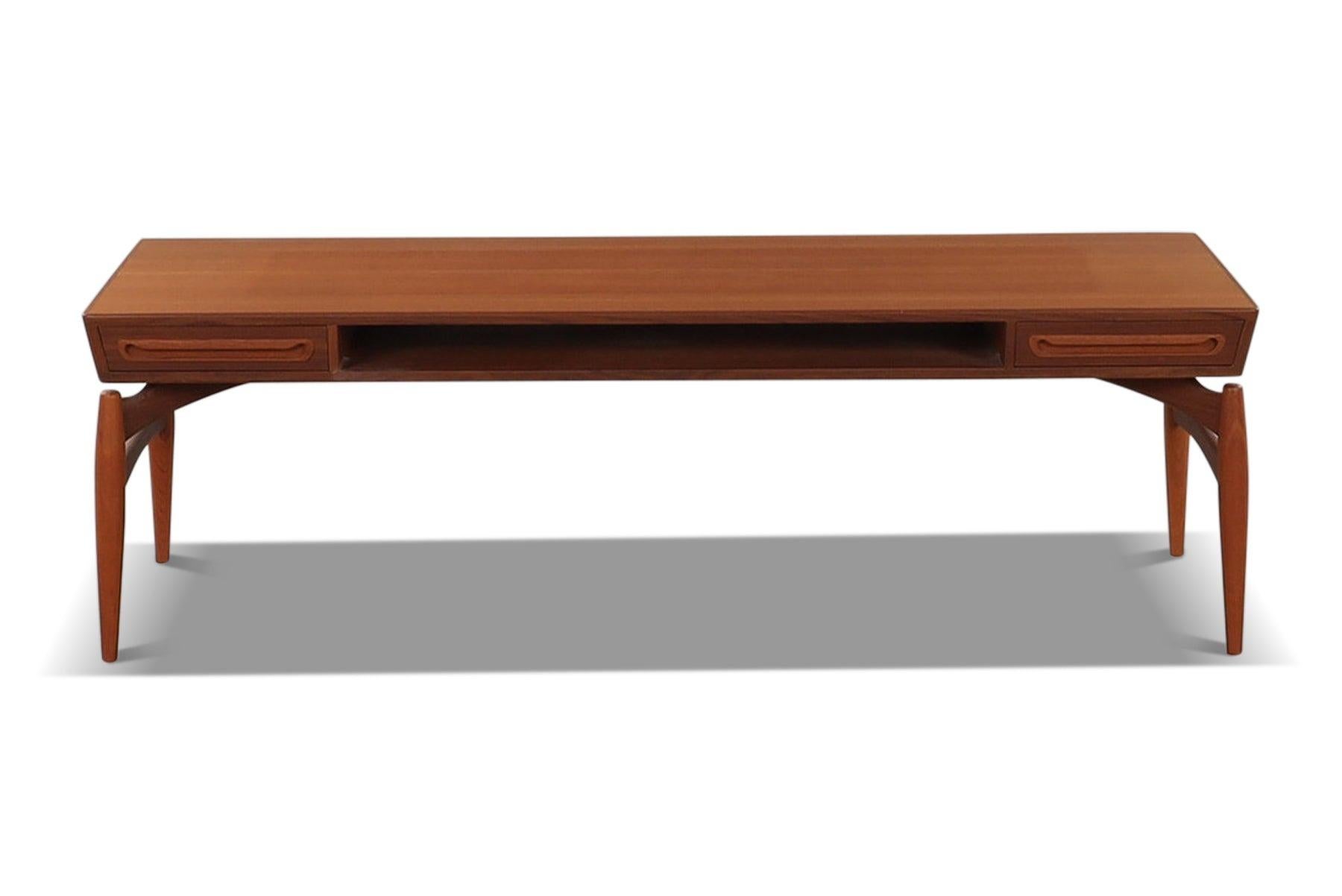 20ième siècle Table basse flottante en teck de l'ère du jet par Johannes Andersen en vente