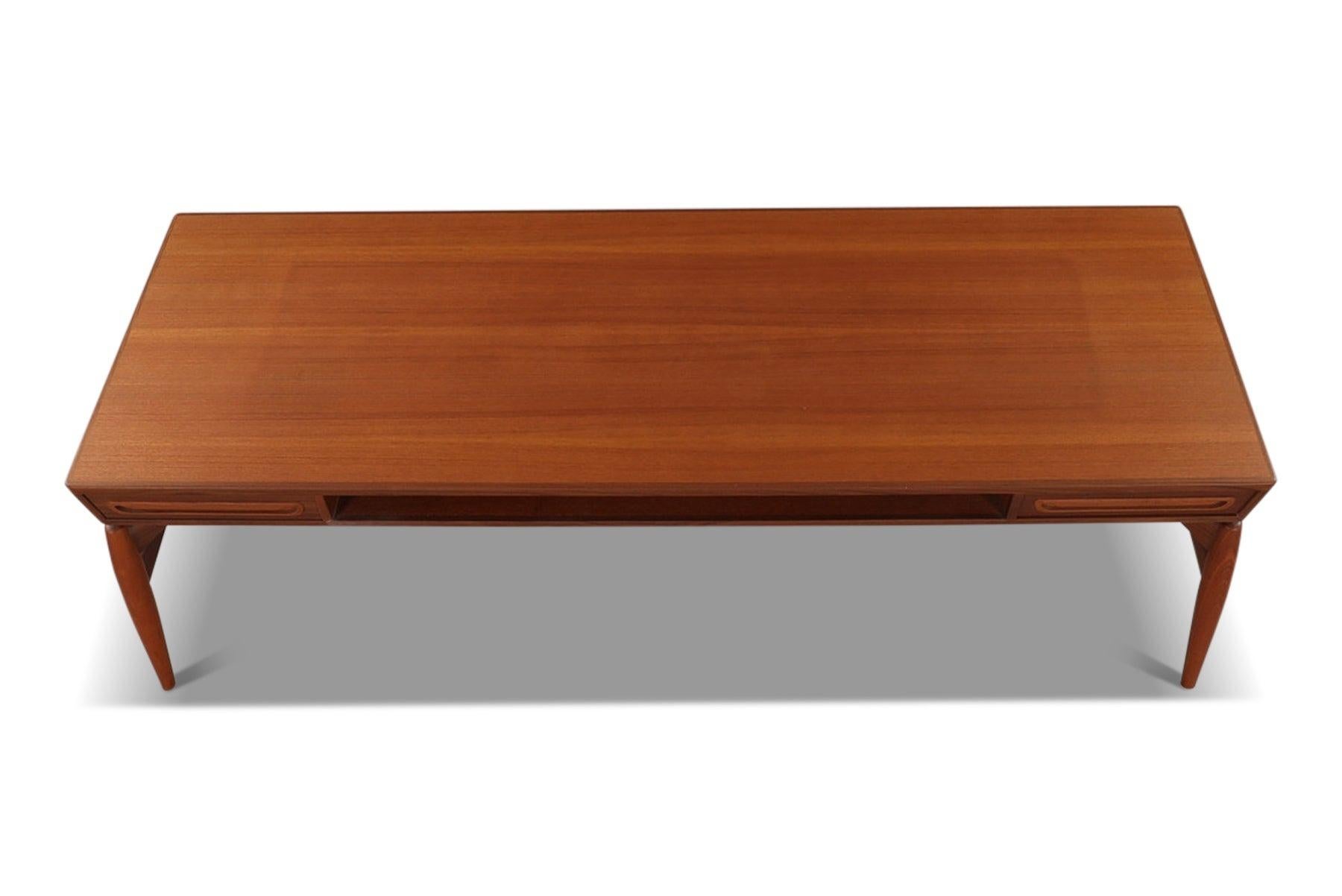 Teck Table basse flottante en teck de l'ère du jet par Johannes Andersen en vente