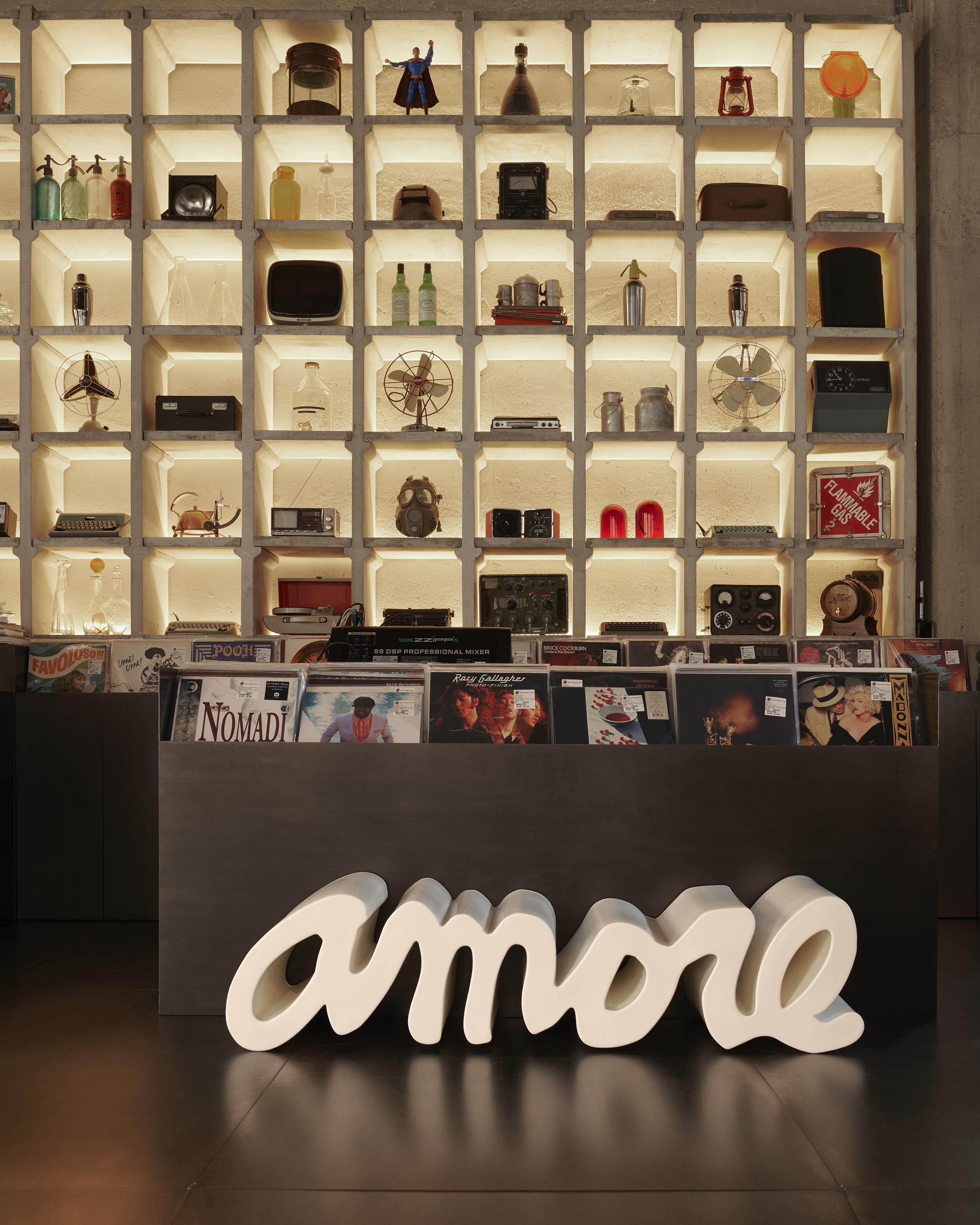 Amore-Bank in Schwarz von Giò Colonna Romano im Angebot 11