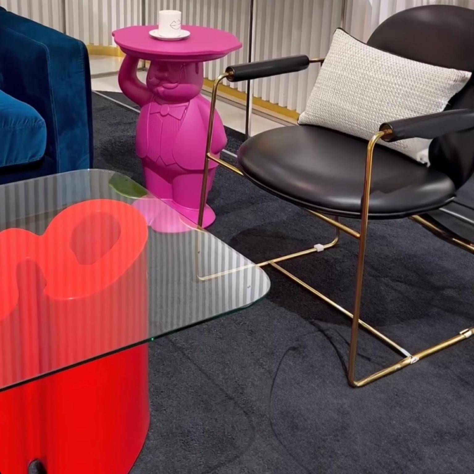 Schwarzer Amore Couchtisch von Giò Colonna Romano
Abmessungen: T 70 x B 160 x H 46 cm.
MATERIALEN: Polyethylen und gehärtetes Glas.
Gewicht: 50 kg.

Erhältlich in einer Standardversion und einer lackierten Version. Preise können abweichen.