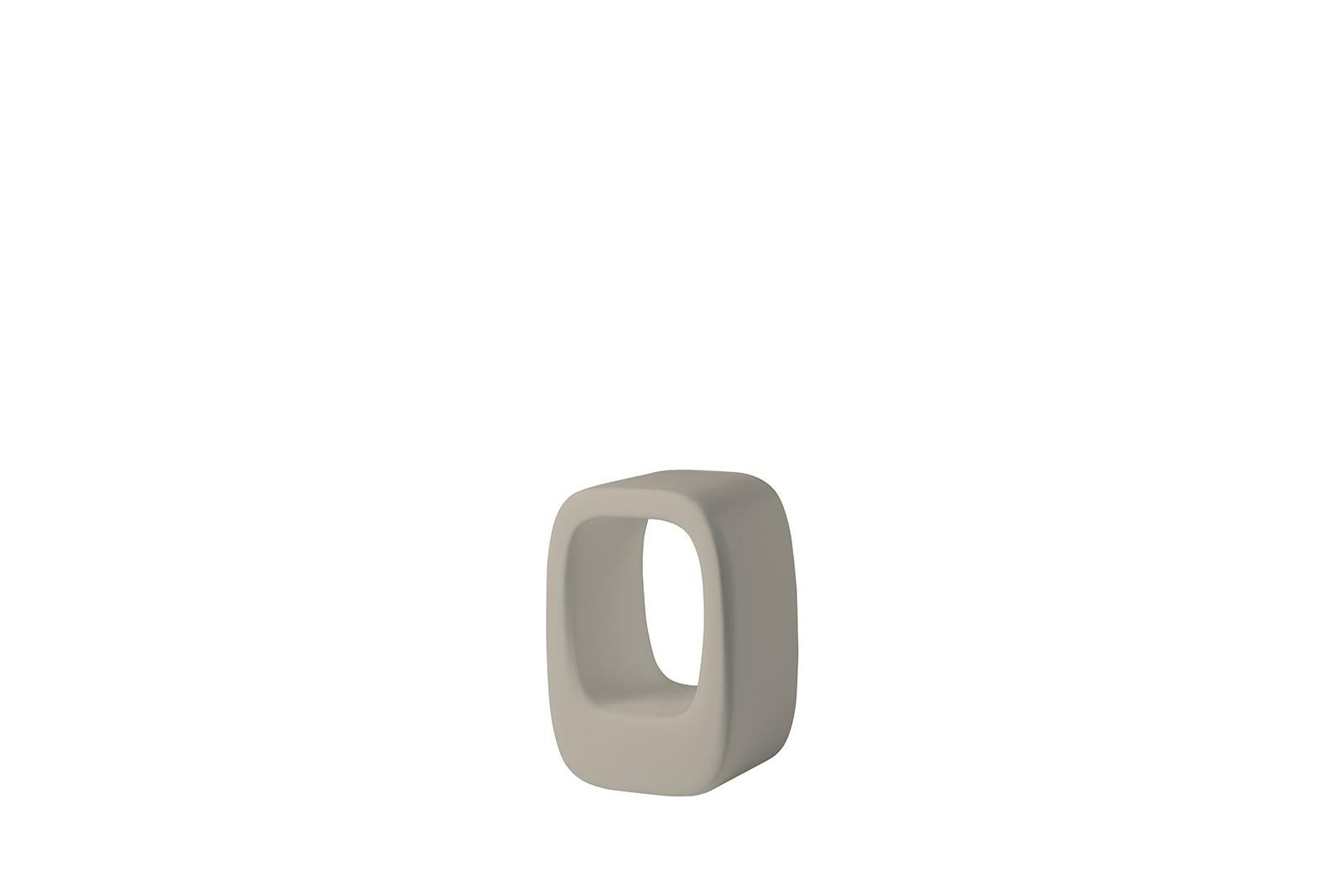 Autre Tabouret haut Lazy Bones noir de jais par Barnaby Gunning en vente