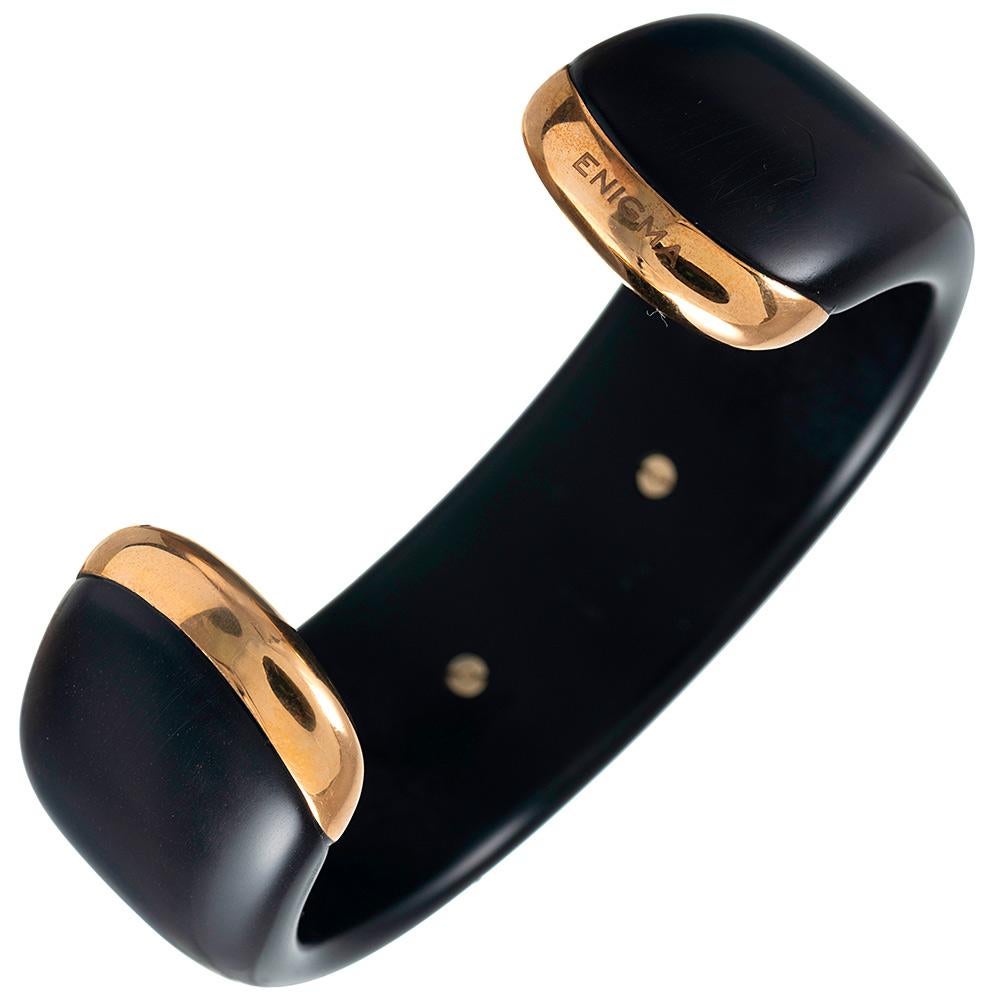 Jet Cuff with Diamond Lips Motif, Signed Gianni Bulgari Enigma In Excellent Condition In Carmel-by-the-Sea, CA