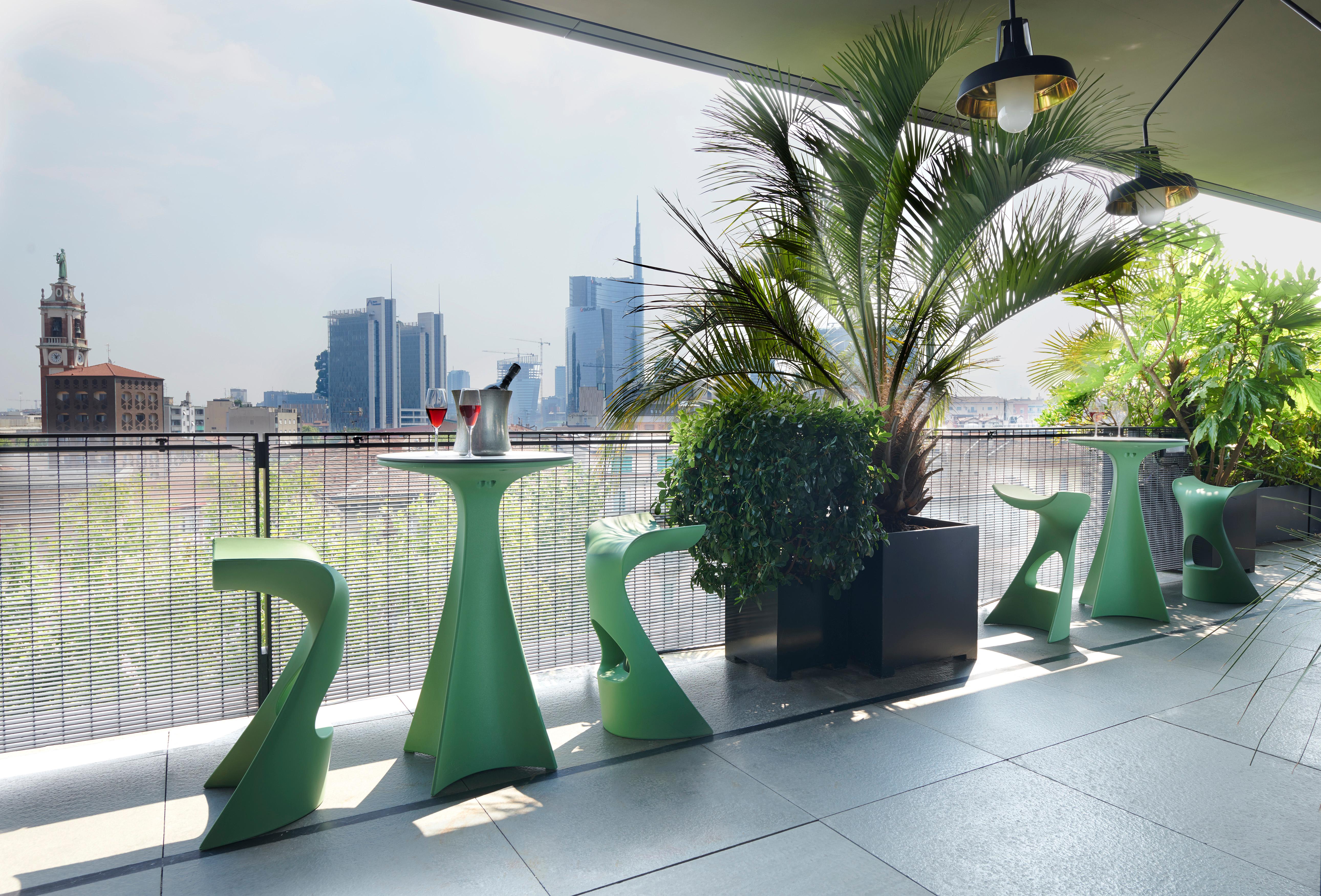 Jet Powder Blue Table by Karim Rashid
Dimensions: Ø 62 x H 100 cm.
Materials: Polyethylene.
Weight: 7 kg.

Available in different color options. Prices may vary. This product is suitable for indoor and outdoor use. Available in standard, lighted,