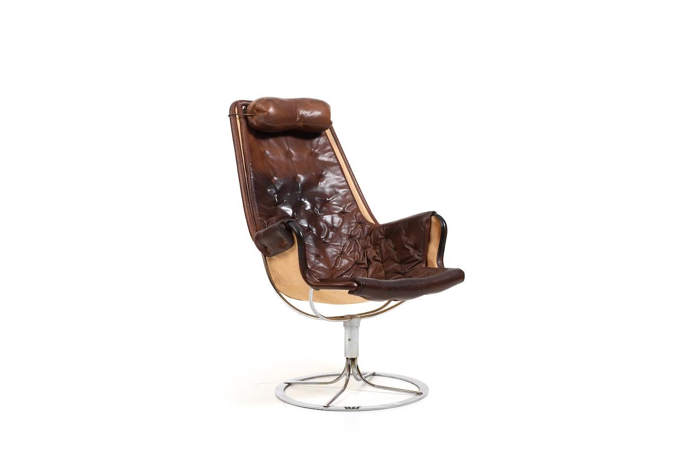 Jetson chair by Bruno Mathsson 1969 for DUX sweden. With brown patinated leather and chromed swivel base. Early 1970s. In original condition.