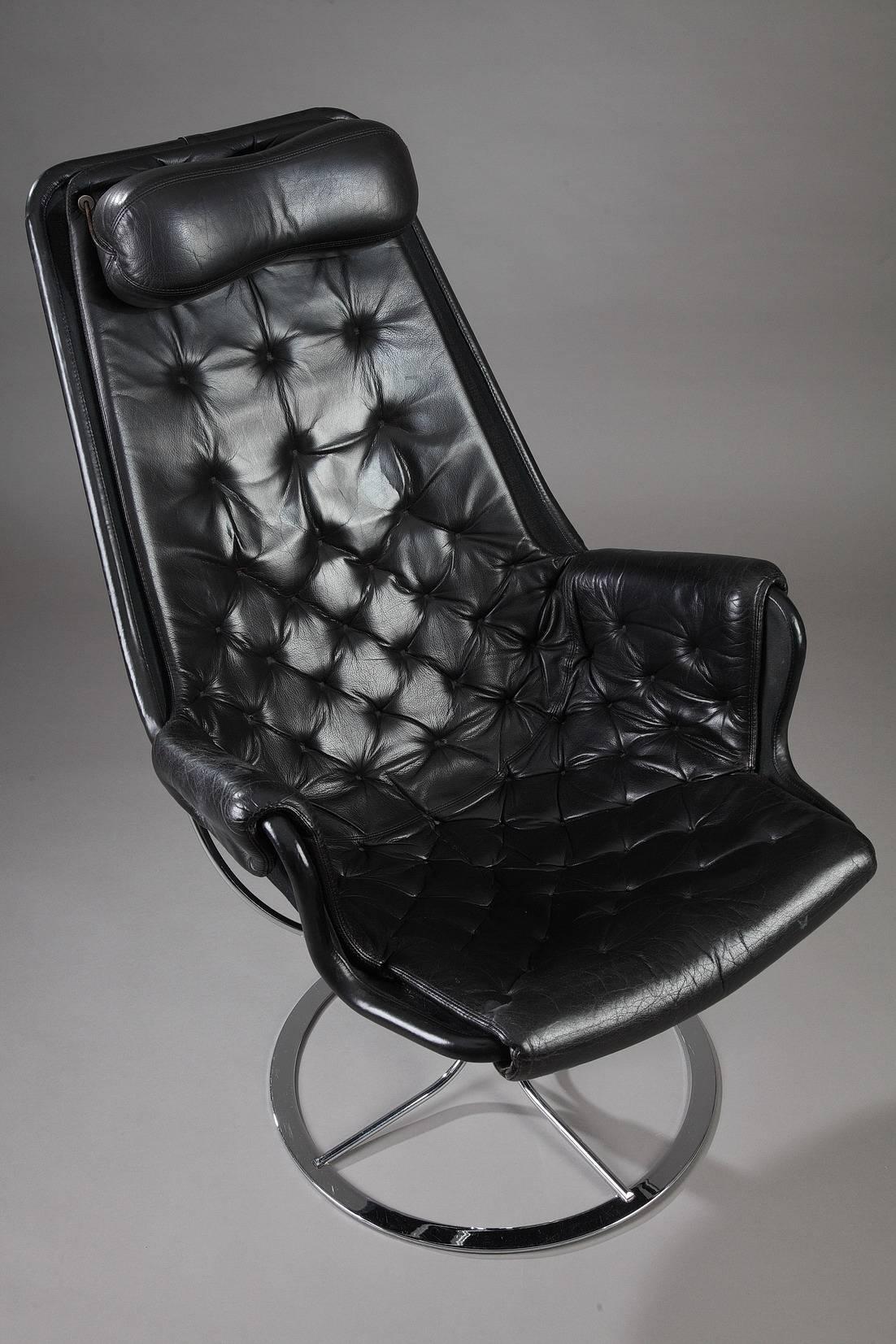 Bruno Mathsson (1907-1988): Jetson swivel armchair with chromed steel frame. Seat, back, armrests and neck rest upholstered with black leather. Manufactured by DUX in Sweden. Marked: Bruno Mathsson and Made by DUX,

circa 1980
Dimension: W 22.8