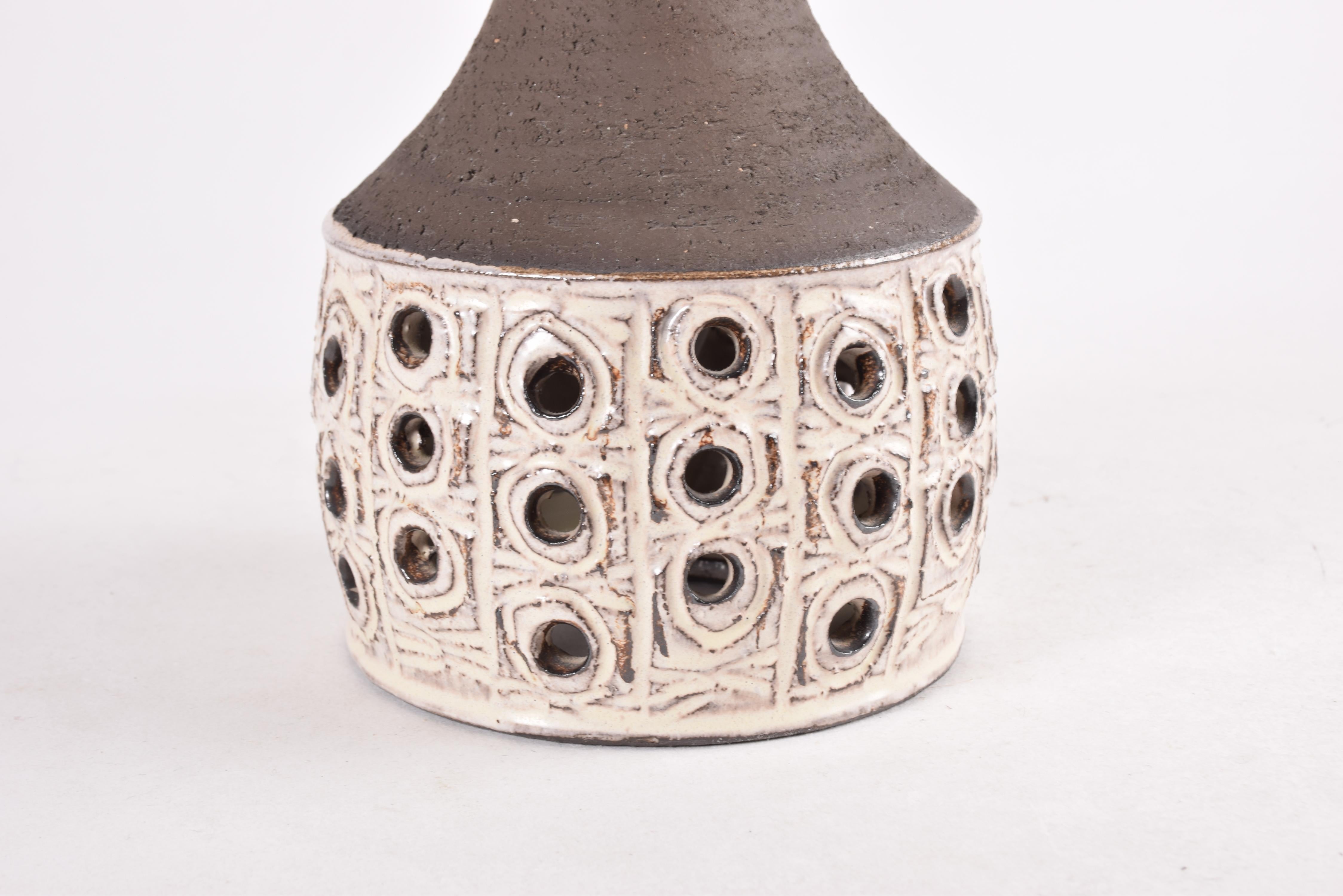 Jette Hellerøe Dänische Keramik-Tischlampe aus der Jahrhundertmitte, Beige und Brown, 1970er Jahre (Ende des 20. Jahrhunderts) im Angebot