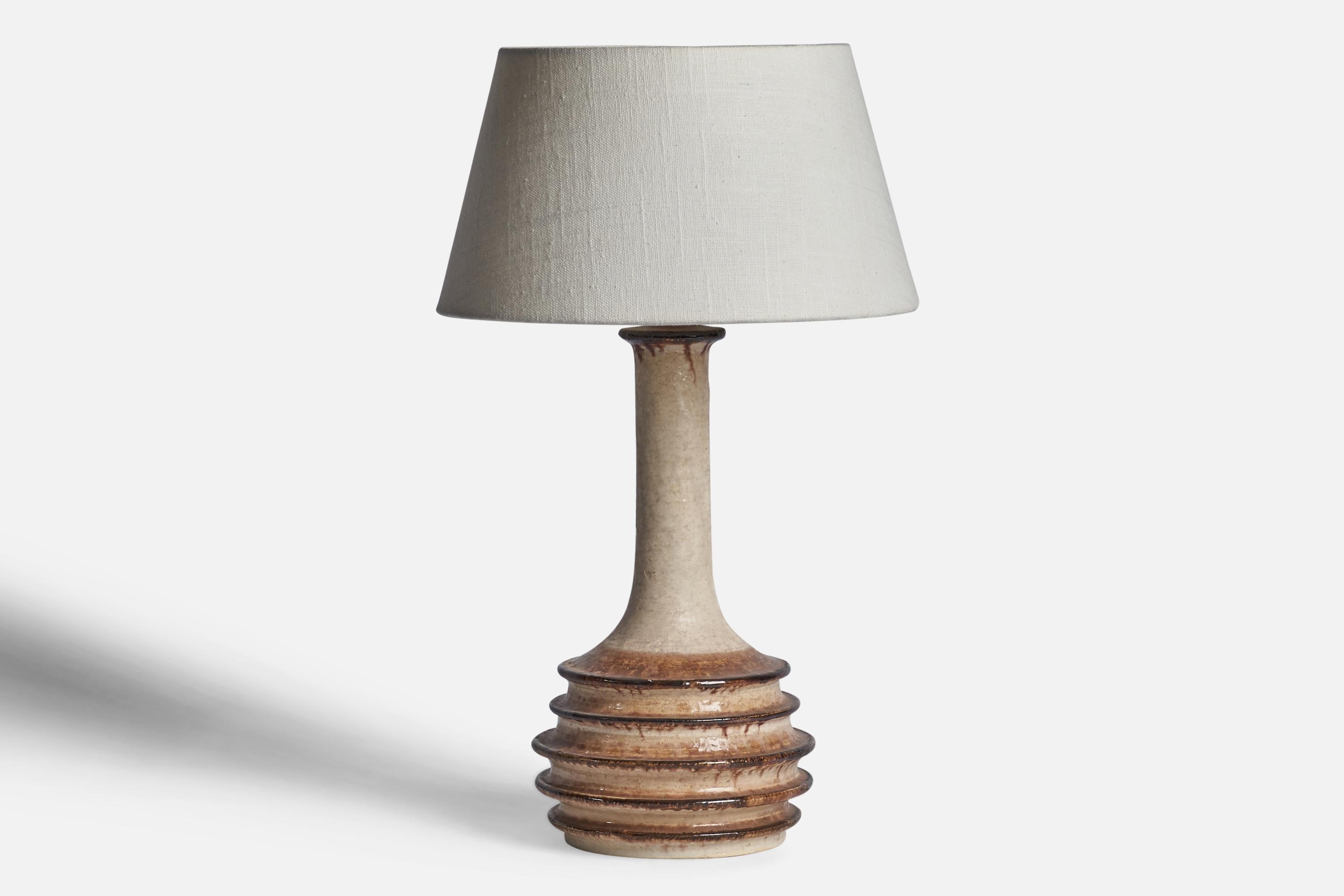 A white and brown-glazed stoneware table lamp designed Jette Hellerøe and produced by Axella, Denmark, 1960s.

Dimensions of Lamp (inches): 13.5” H x 6” Diameter
Dimensions of Shade (inches): 7” Top Diameter x 10” Bottom Diameter x