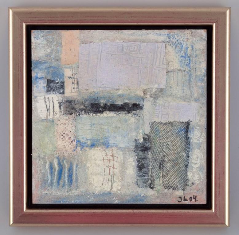 Jette Lindberg, Danish artist. Mixed media on board. Abstract composition.
From the 2000s.
Signed and dated JL 04.
In perfect condition.
Motif dimensions: 20 cm x 20 cm.
Total dimensions: 25.0 cm x 25.0 cm x depth 3.0 cm.