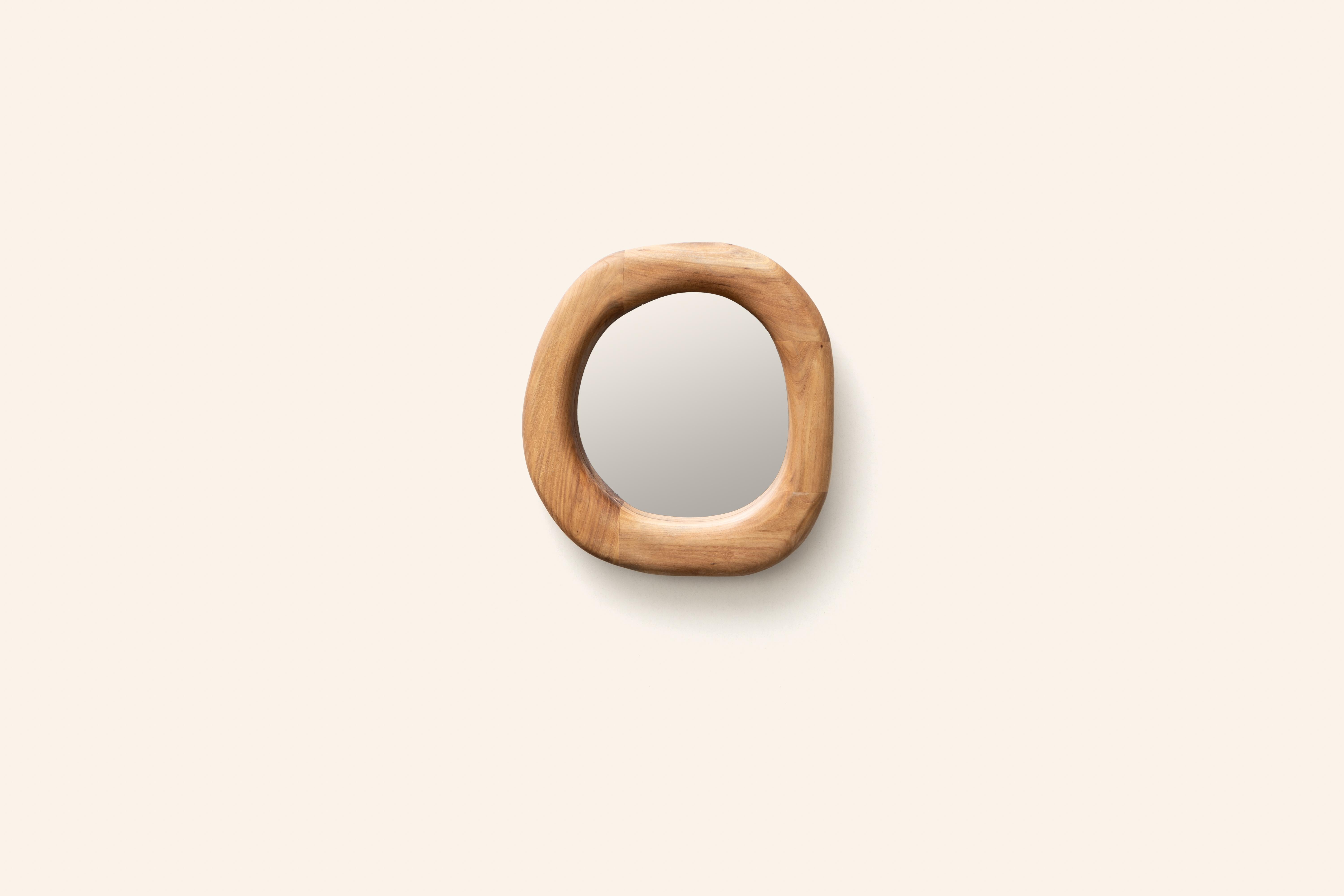 Specchio da parete in legno duro Jeu Des Left Eye di Marco Calhau
Dimensioni: D 30 x L 30 x H 50 cm.
Materiali: Legno duro e specchio.

Tutti i pezzi sono fatti a mano e su ordinazione nel nostro laboratorio di Zaragoza, in Spagna. Dimensioni,