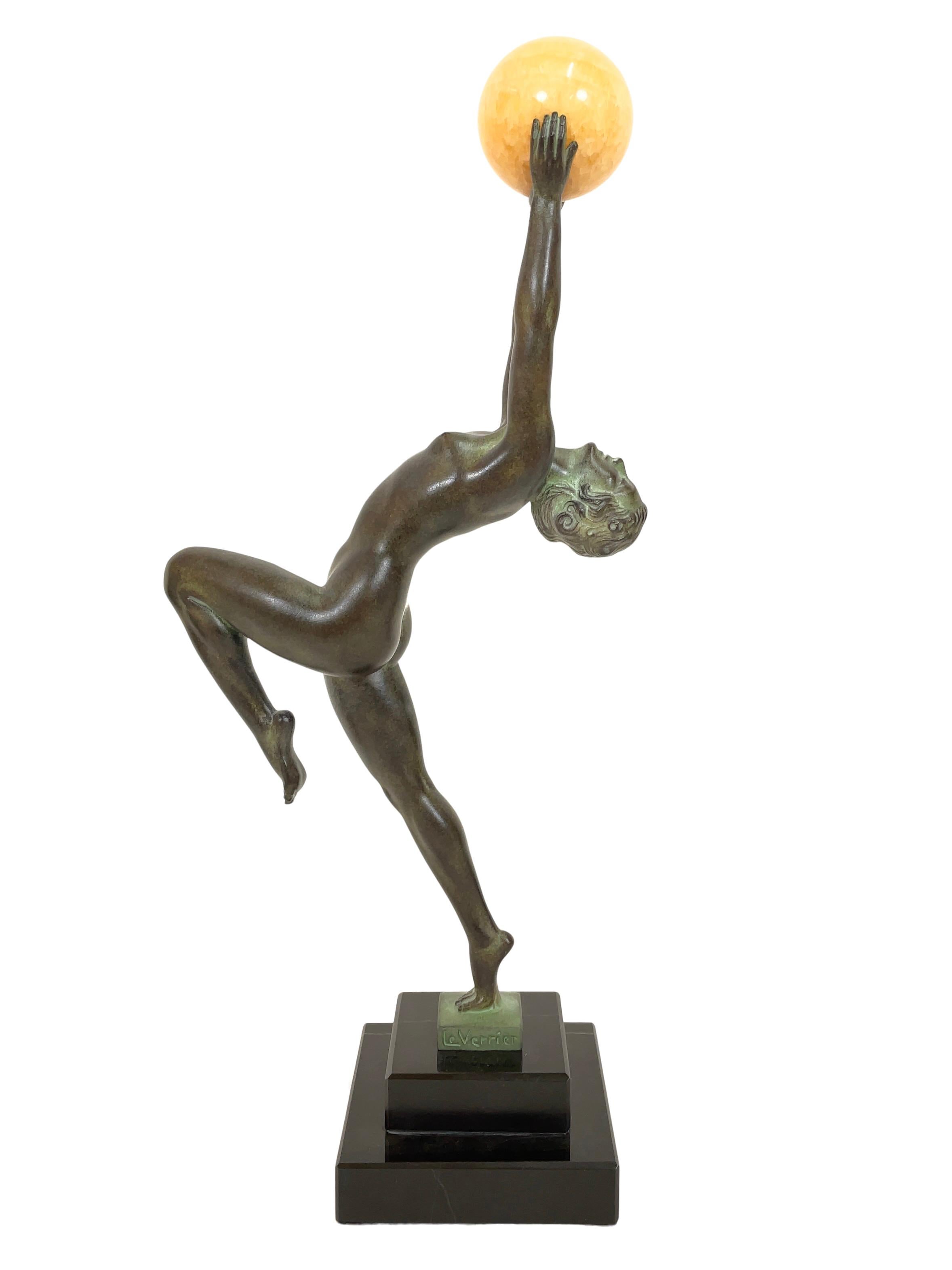 Jeu Sculpture in Spelter with an Onyx Ball from Max Le Verrier in Art Deco Style In Excellent Condition In Ulm, DE