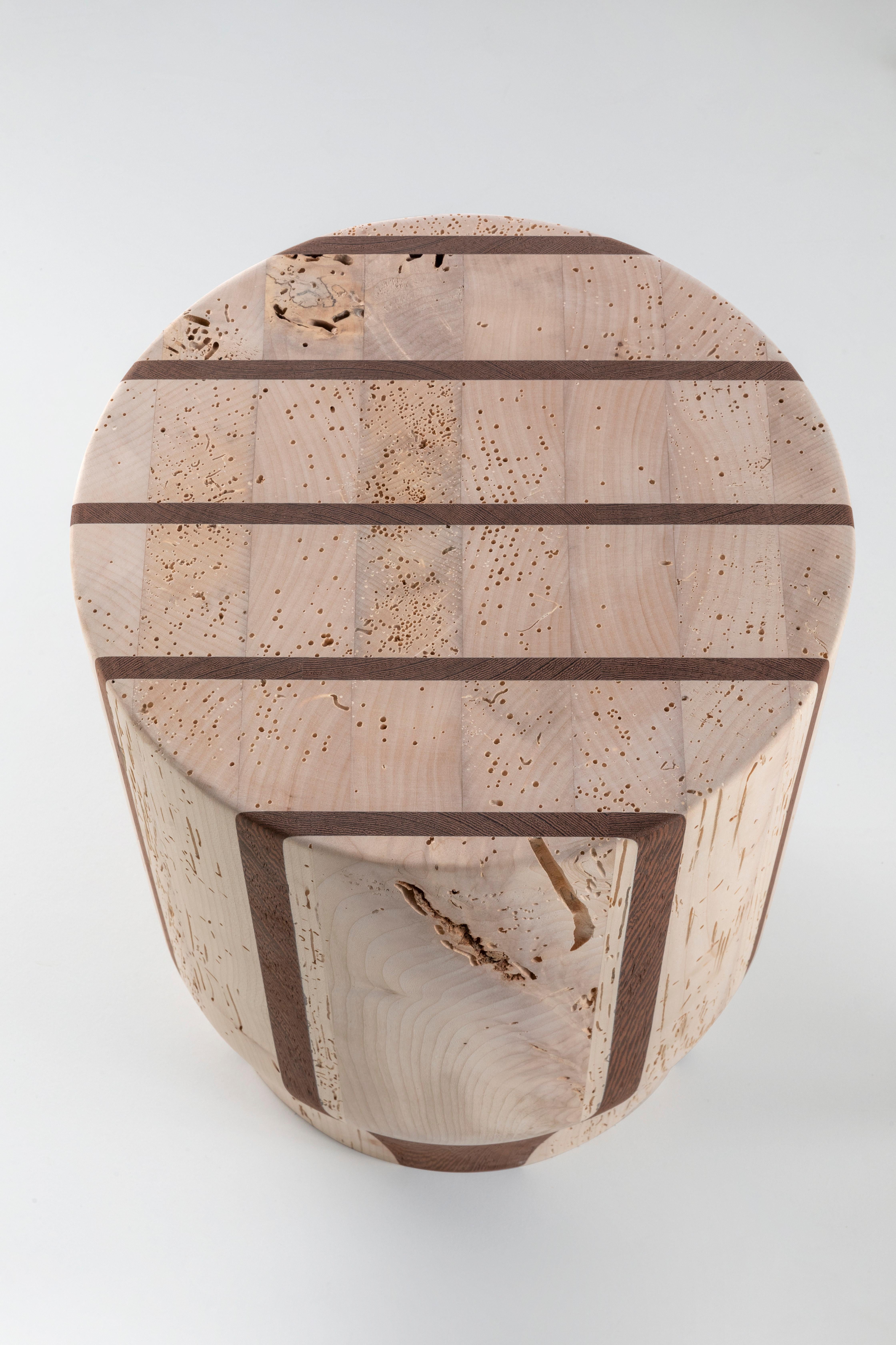 Hocker und Beistelltisch „Jeunesse 1“ aus wiedergewonnenem Ahornholz, 21. Jahrhundert (Holzarbeit) im Angebot