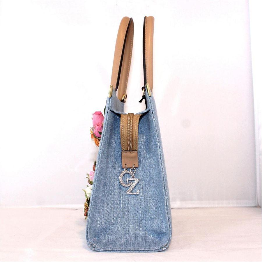 Baumwolle Blau Denim Farbe Floral Thema Wunderschöne Metallkristalle und Swarovski-Applikationen Juwelen Schmetterlinge Anwendung Doppelter Griff beige Farbe Reißverschluss Innenseite Reißverschluss Tasche kann auch Crossbody getragen werden Cm 23 x