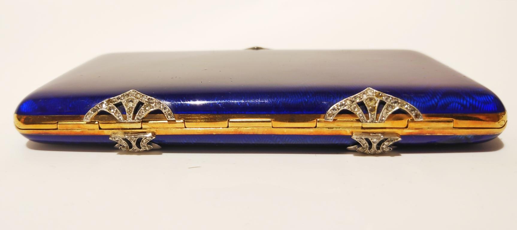 Taille rose Boîte à bijoux en or jaune 18 carats émail bleu et diamants en vente