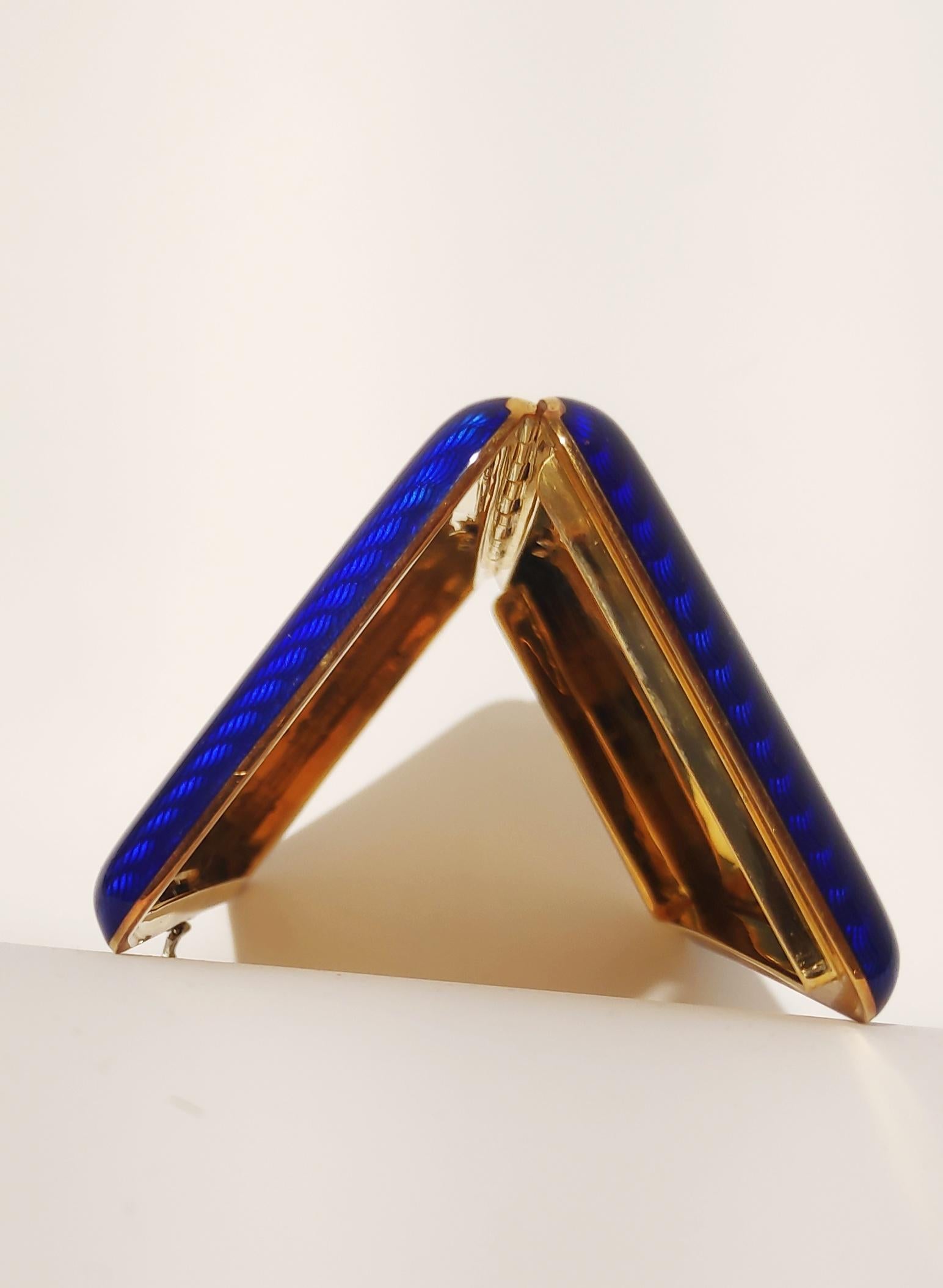 Boîte à bijoux en or jaune 18 carats émail bleu et diamants en vente 1