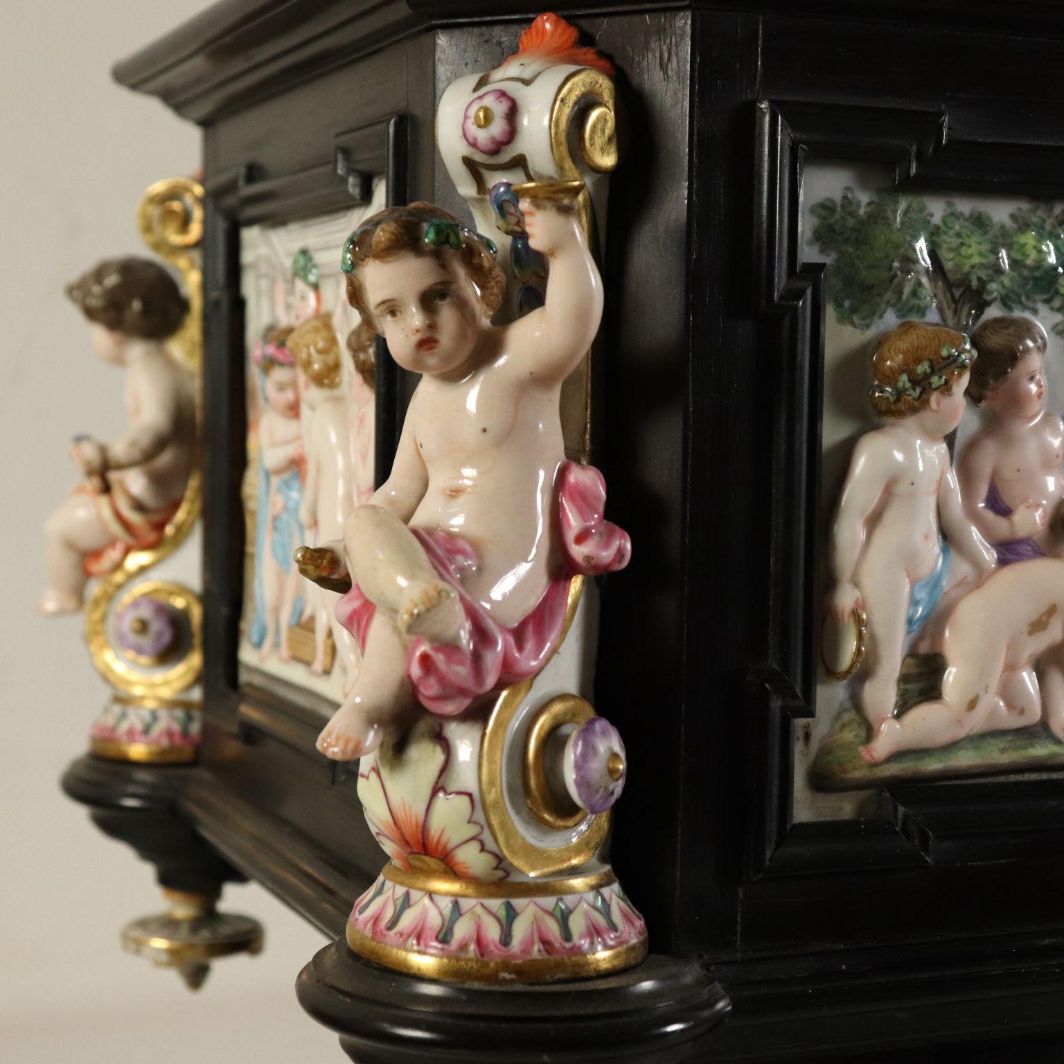Jewel Box Ebony Capodimonte Ceramic, Italy, Second Half of the 1800s 2