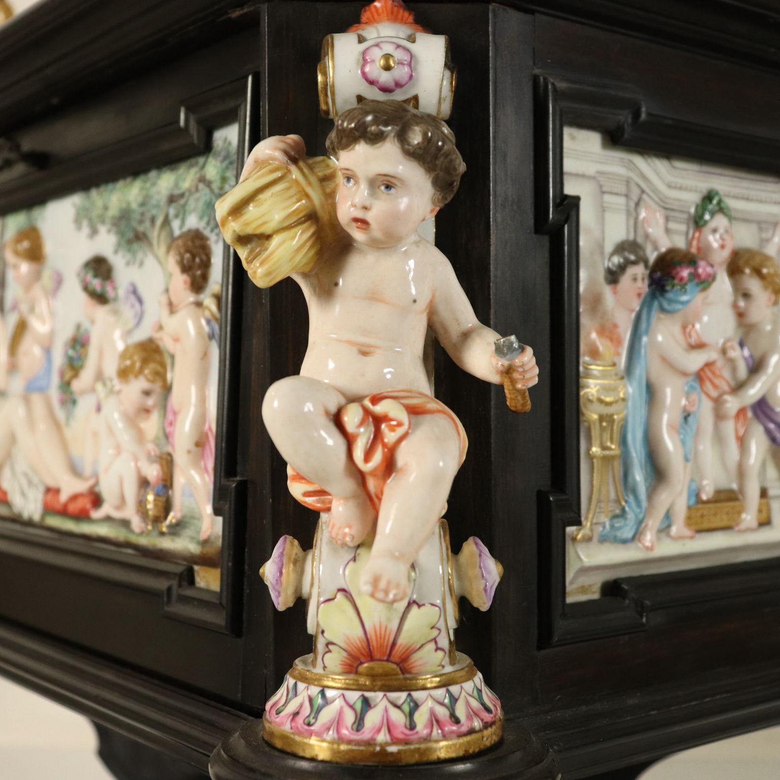 Jewel Box Ebony Capodimonte Ceramic, Italy, Second Half of the 1800s 5