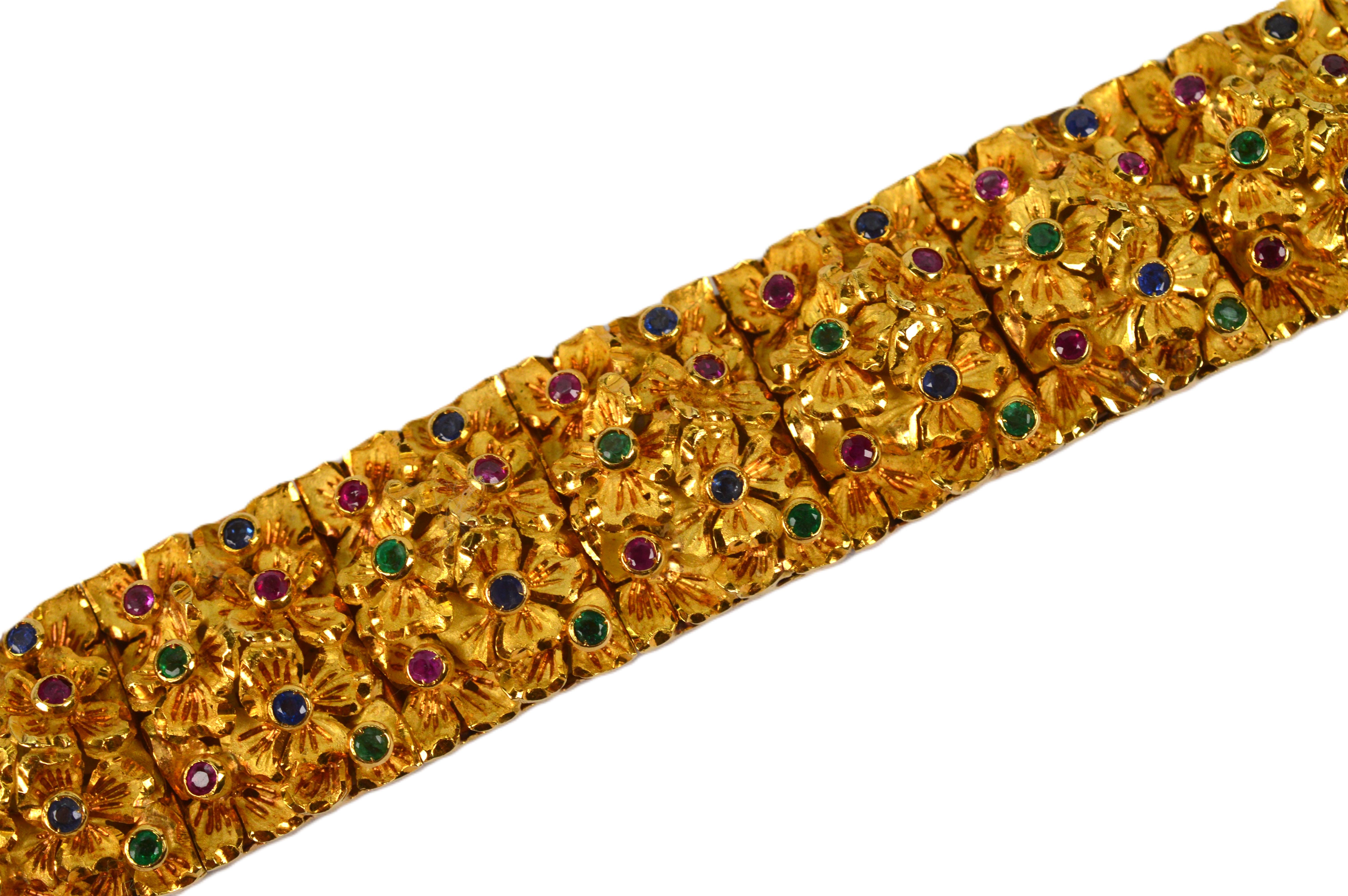 Jewel Emerald Ruby Sapphire Sculpted 18 Karat Gold Floral Luxury Bracelet im Angebot 5