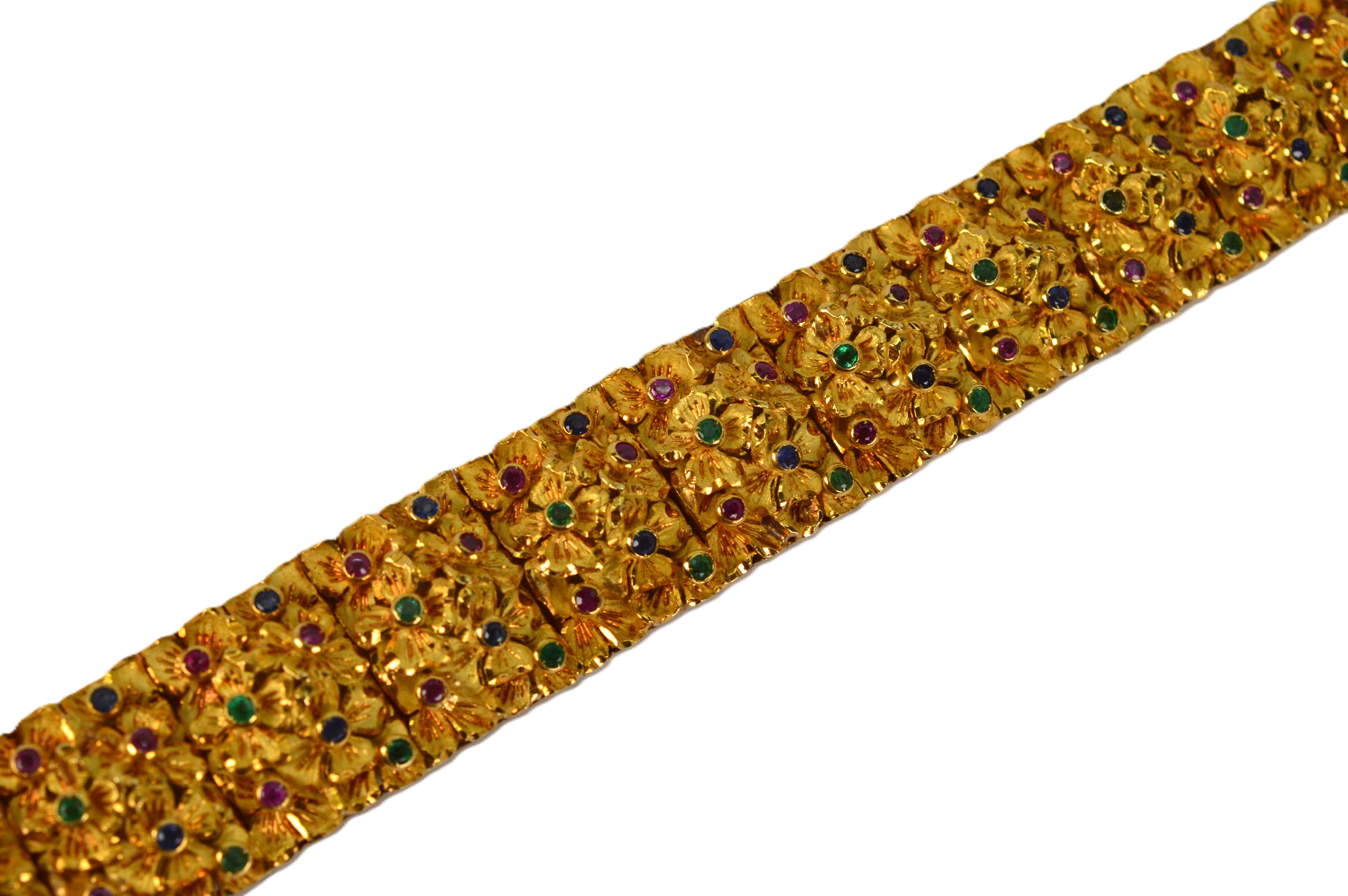 Jewel Emerald Ruby Sapphire Sculpted 18 Karat Gold Floral Luxury Bracelet im Angebot 8