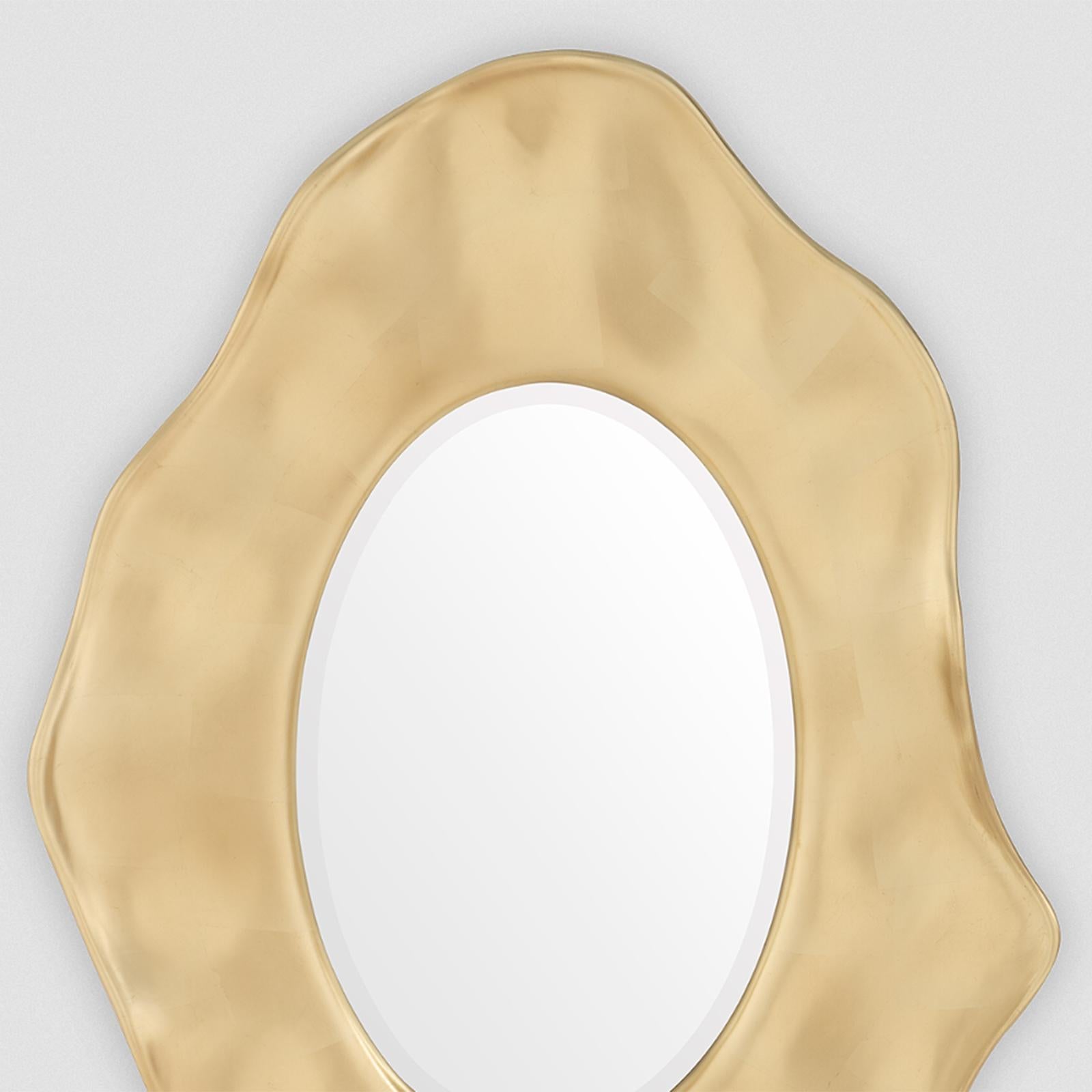 Spiegel Juwel mit Rahmen aus handgeschnitztem 
massivholz mit Blattgold und mit abgeschrägten 
spiegelglas. 
Auch in Blattsilber oder Naturtabak erhältlich.