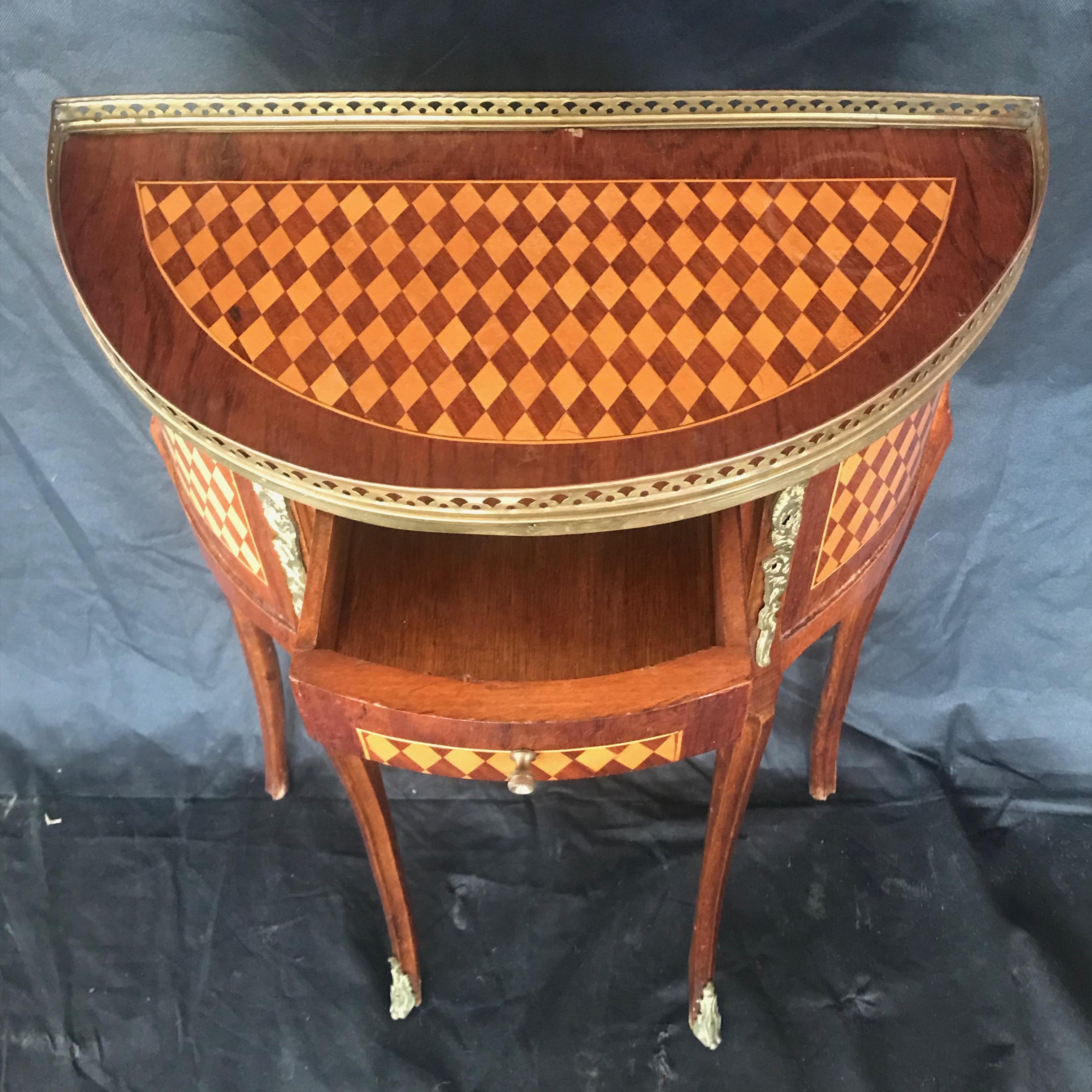 Absolutely beautiful French diamond marquetry side table or nightstand with brass fretwork around the top and shapely fine legs with brass sabots. 
 
#4579.