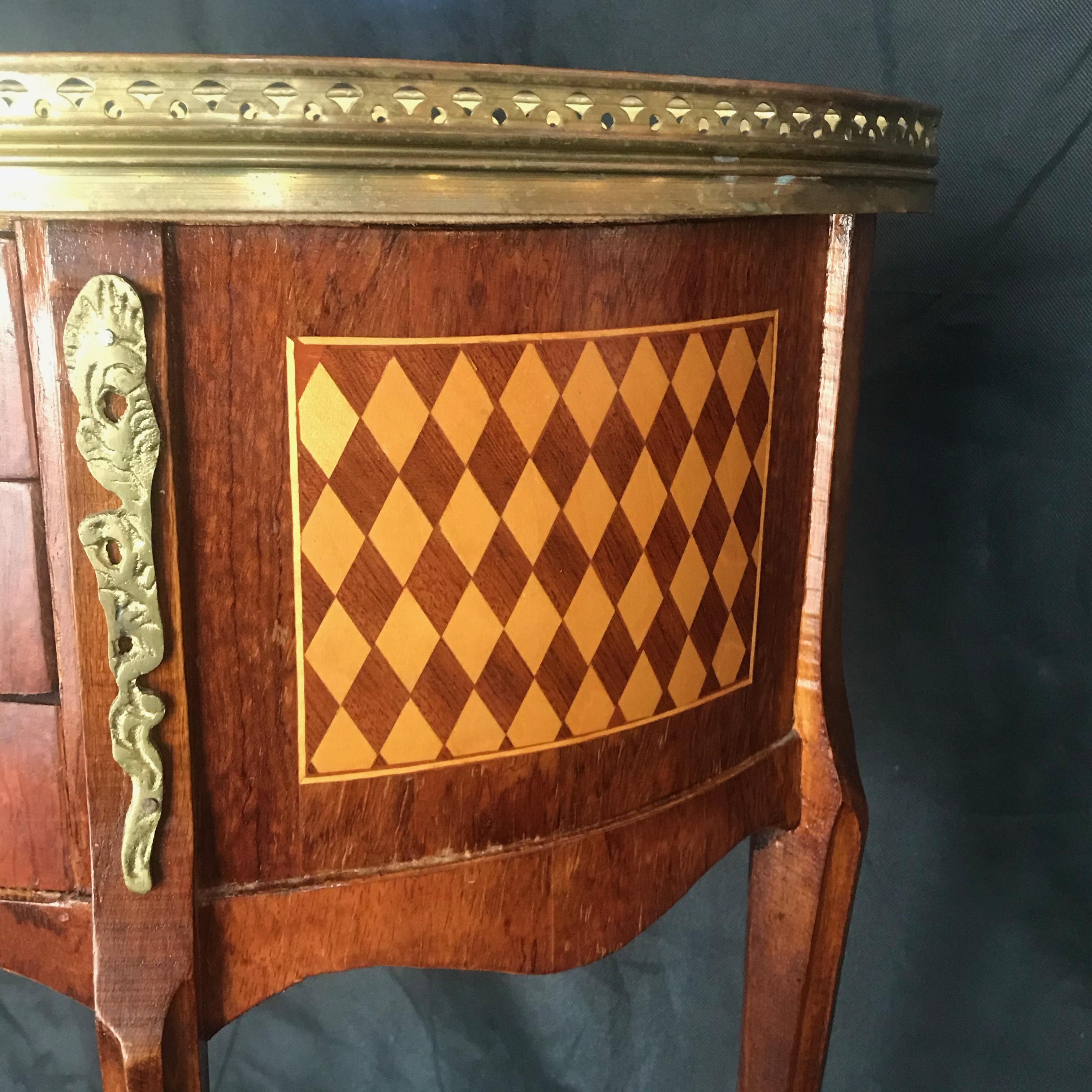 Joya de mesa auxiliar o mesilla de noche francesa de marquetería de diamantes Marquetería en venta