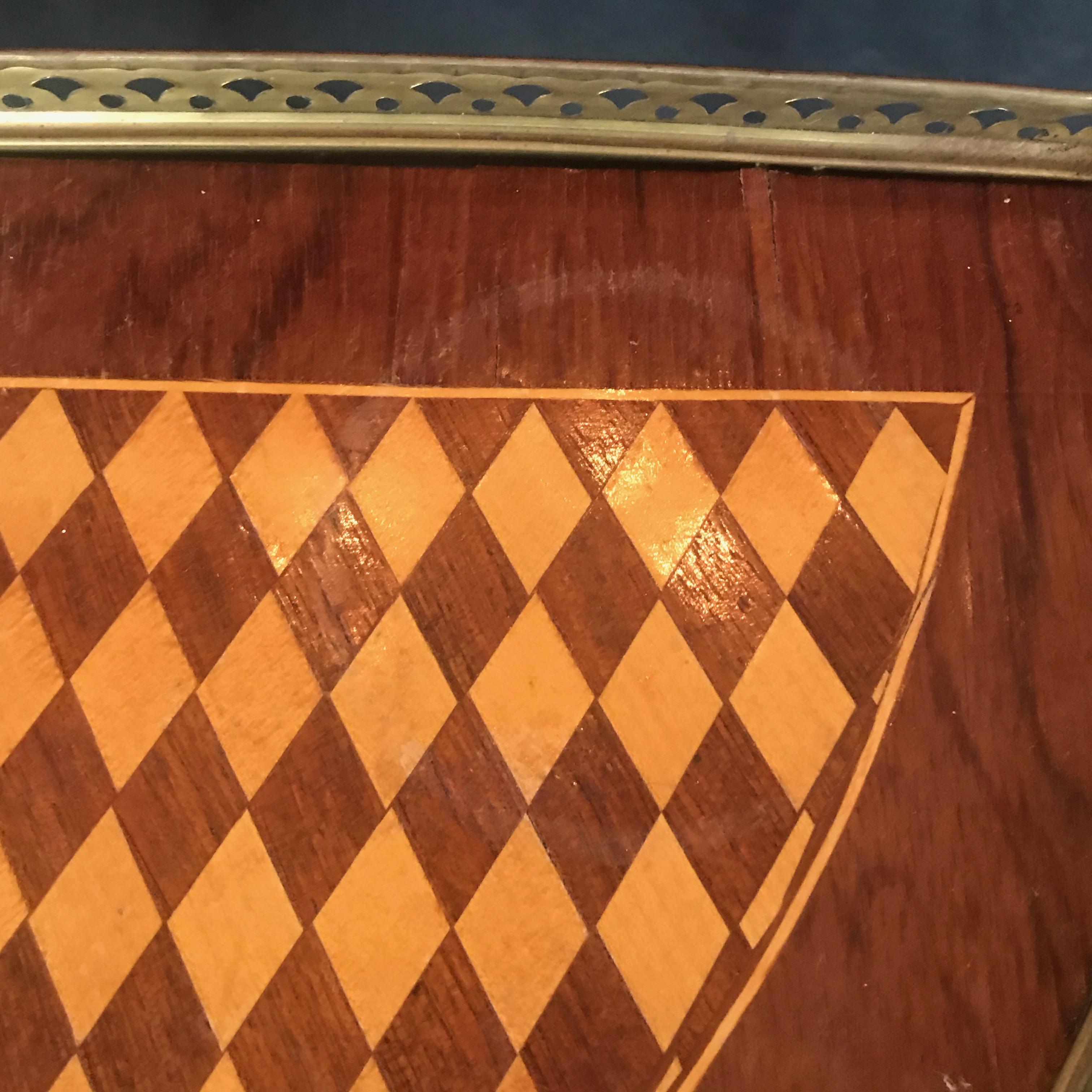 Joya de mesa auxiliar o mesilla de noche francesa de marquetería de diamantes en venta 2