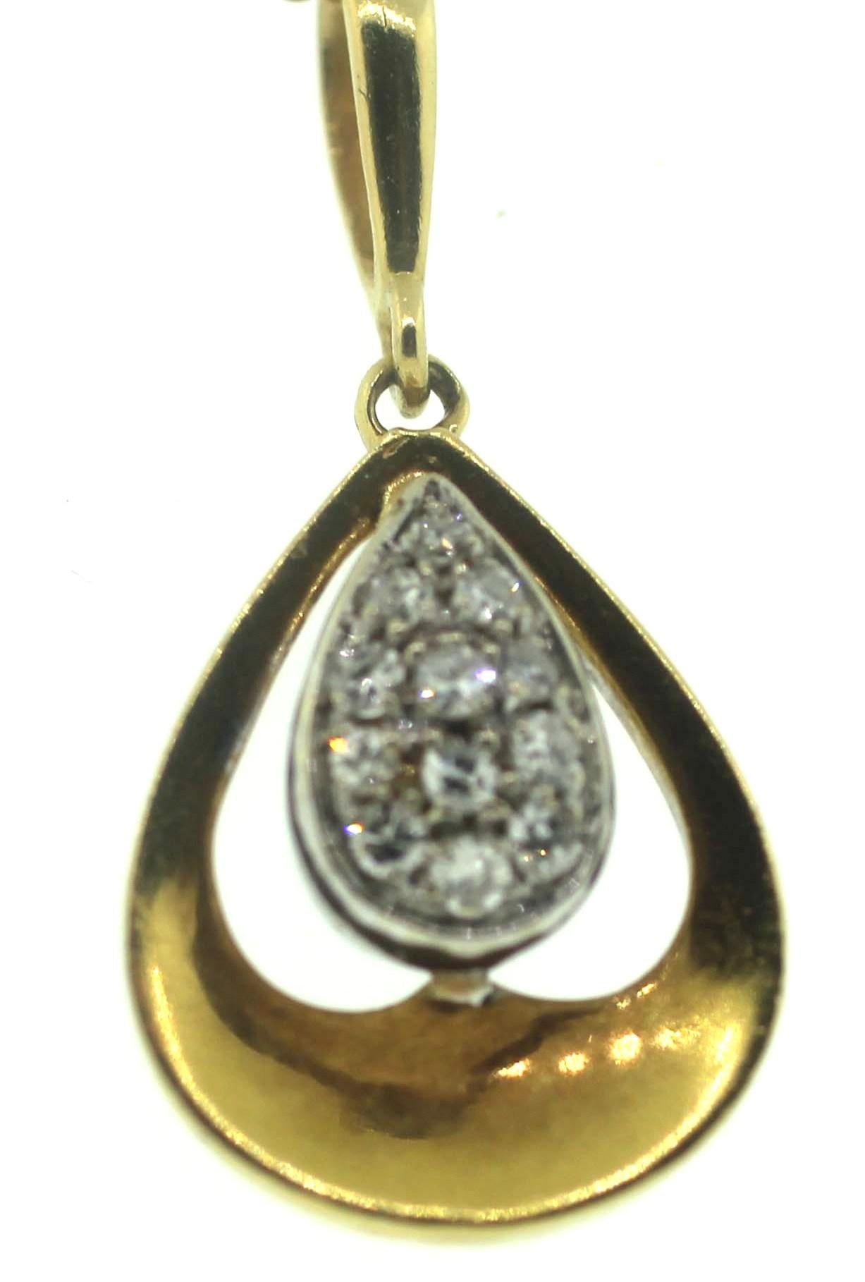 Ciondolo Jewel Of Ocean con diamante
0,4 Carrelli
12 Brillianti rotondi. 
oro giallo 18 carati
Misure: Larghezza della fascia 4,1 mm, larghezza dell'ornamento 18,1 mm, ornamento