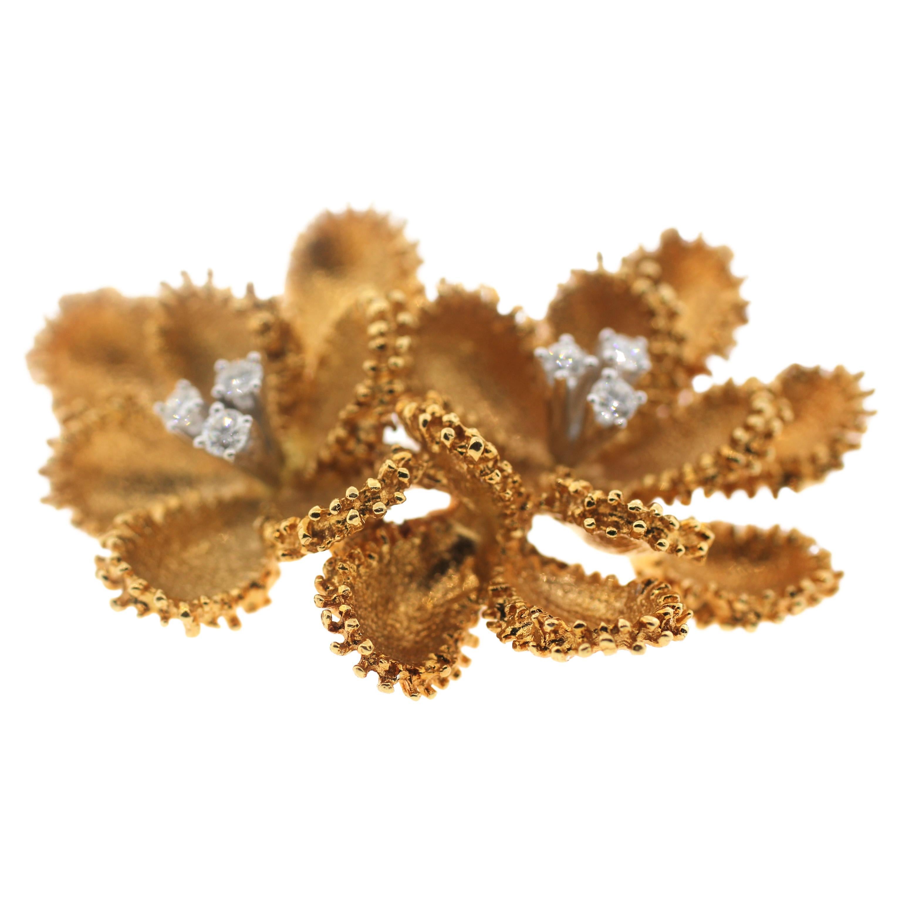 18K Yellow Gold 0.35 Carts Diamonds Textured Estate Flower Brooch
Can Convert to Pendent