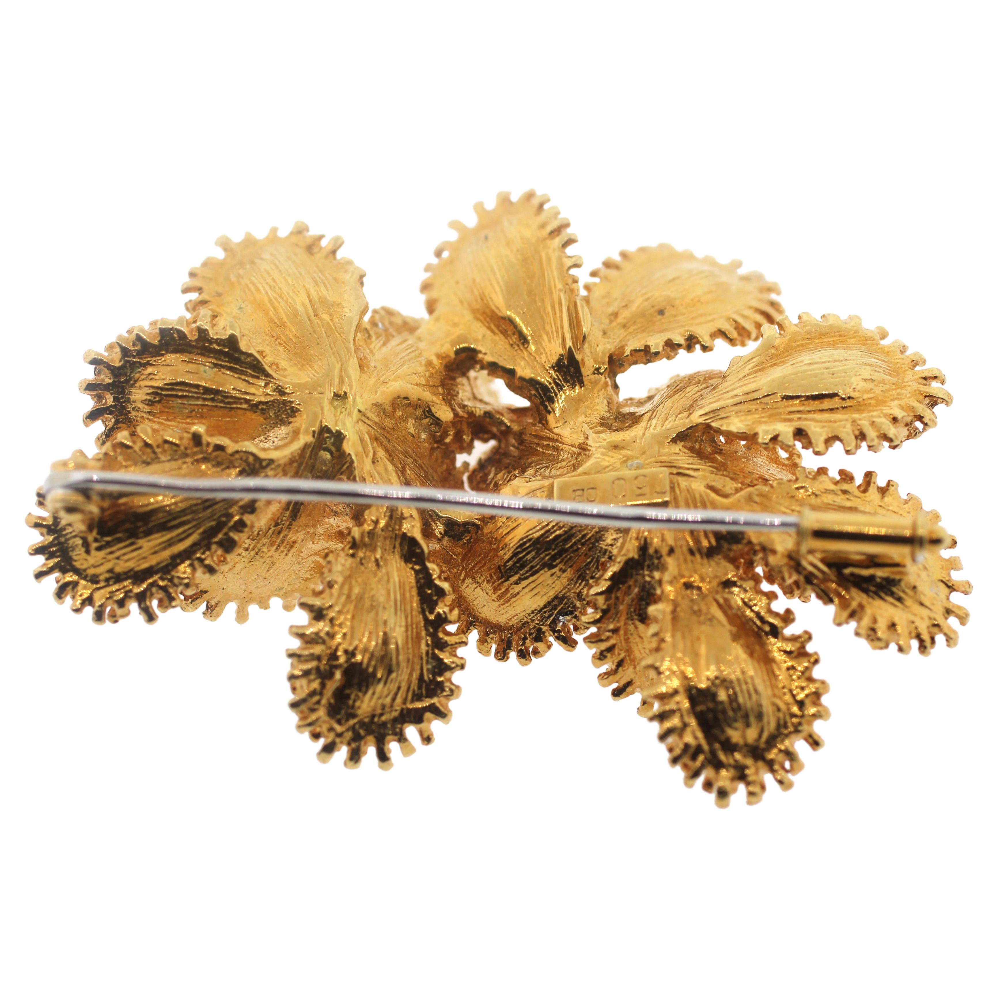 Brilliant Cut Jewel of Ocean 18k Diamonds Estate Flower Brooch 'Convertible to Pendent' For Sale