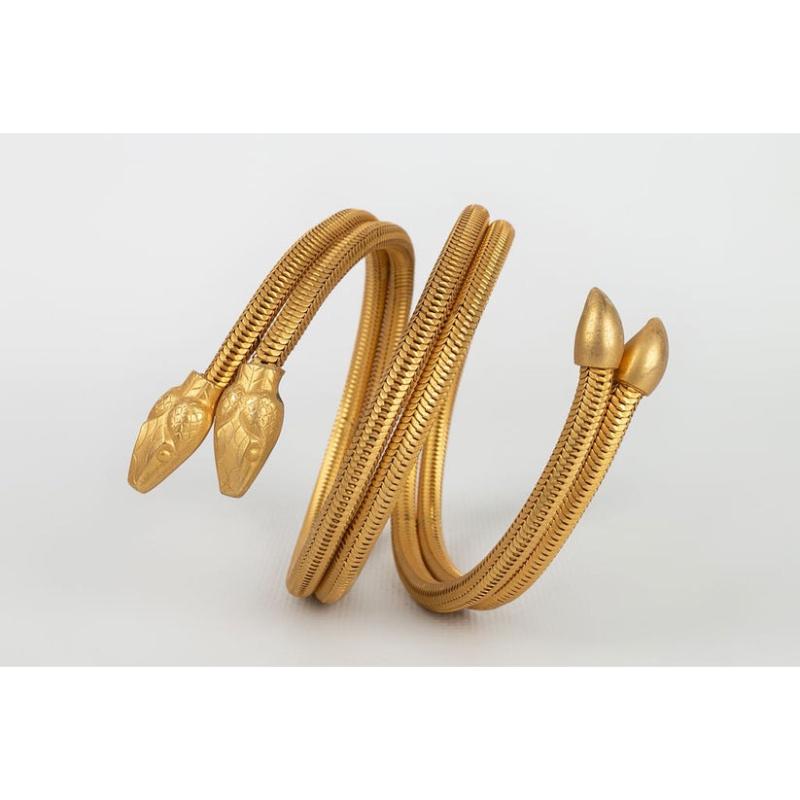 Not Signed - Golden metal theater bracelet featuring two snakes.

Additional information:
Condition: Very good condition
Dimensions: Min. diameter : 6,5 cm - Height : 8 cm

Seller Reference: BRA123