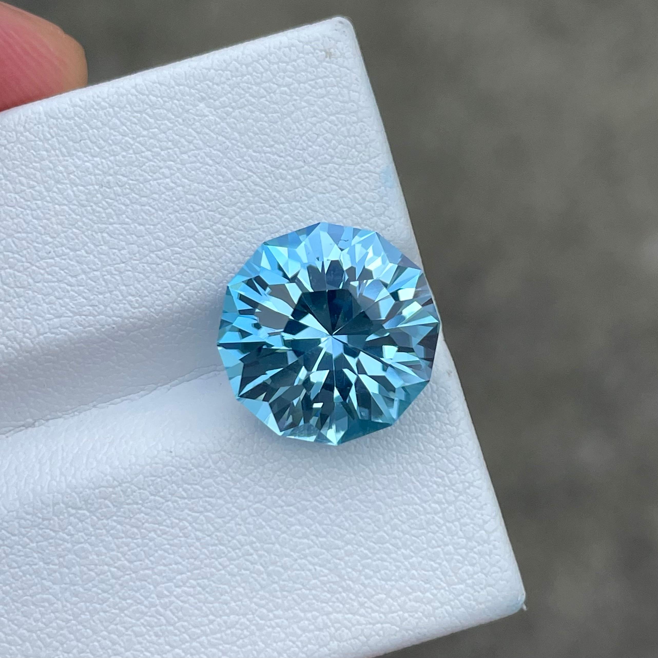 Modern Jewel-Toned Honey Comb Swiss Blue Topaz 12.10 carats Natural Gem from Madagascar For Sale